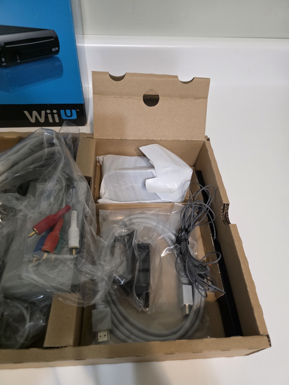 Nintendo Wii U Deluxe Set 32GB Black Console w/ GamePad, Cables, Box, Manuals