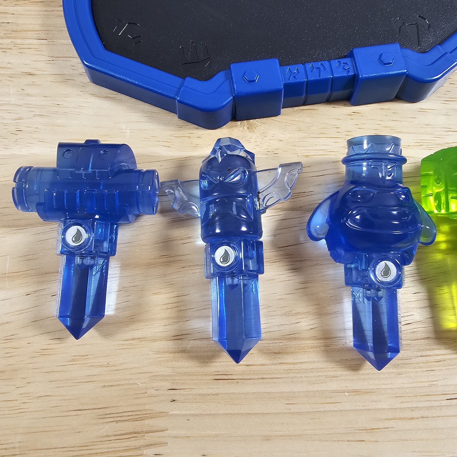 SKYLANDERS PORTAL of POWER 0000655 & 5 TRAP TEAM CRYSTALS