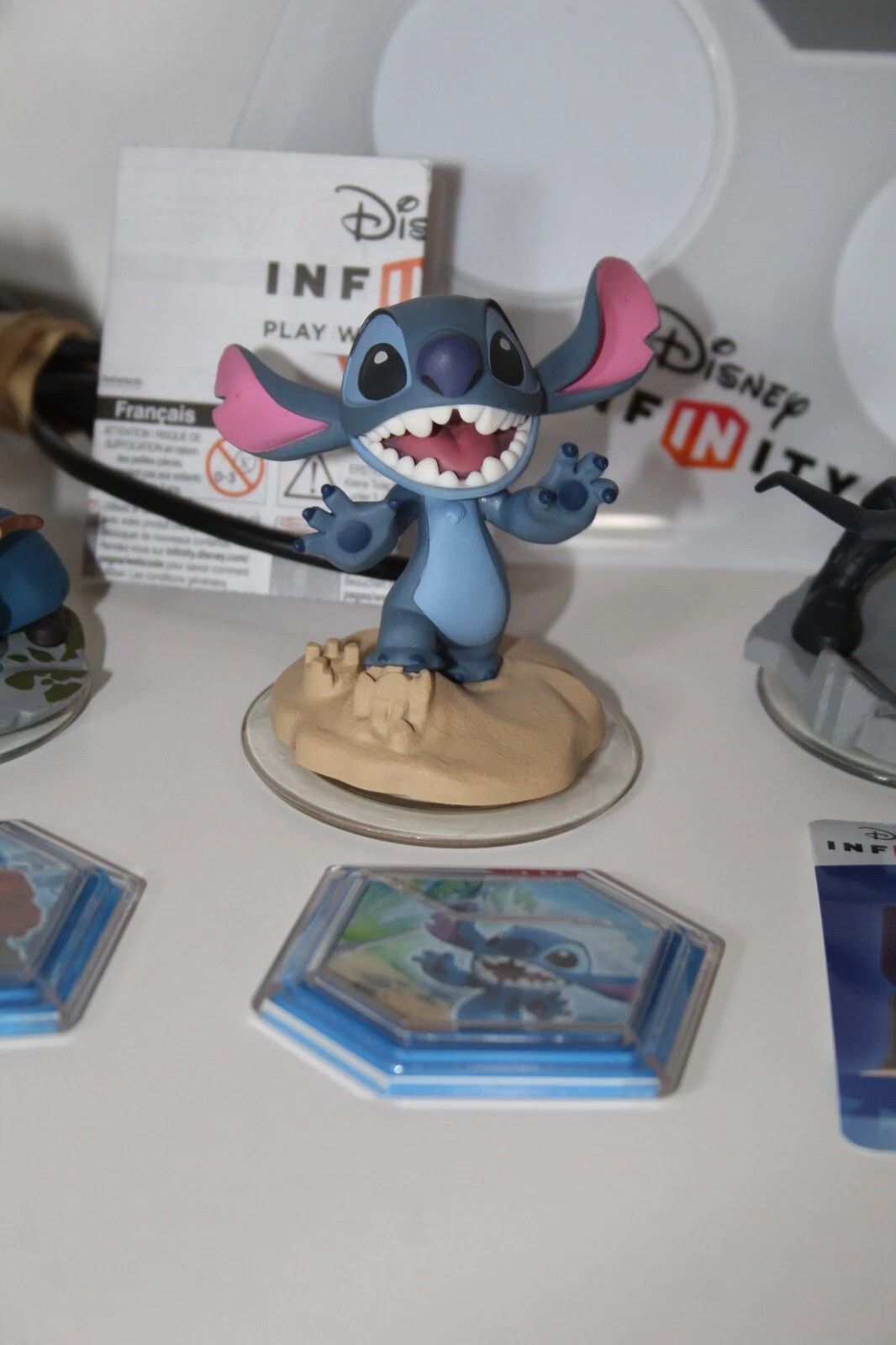 Disney Infinity 2.0 Base Portal Lot 5 Figures Marvel Stitch Merida Venom Hawkeye