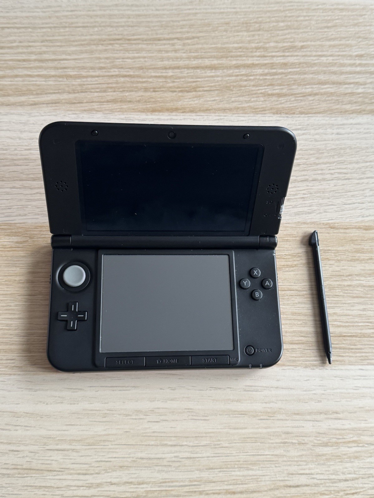 Nintendo 3DS XL Red/Black – Includes Stylus, Case + 3 Games