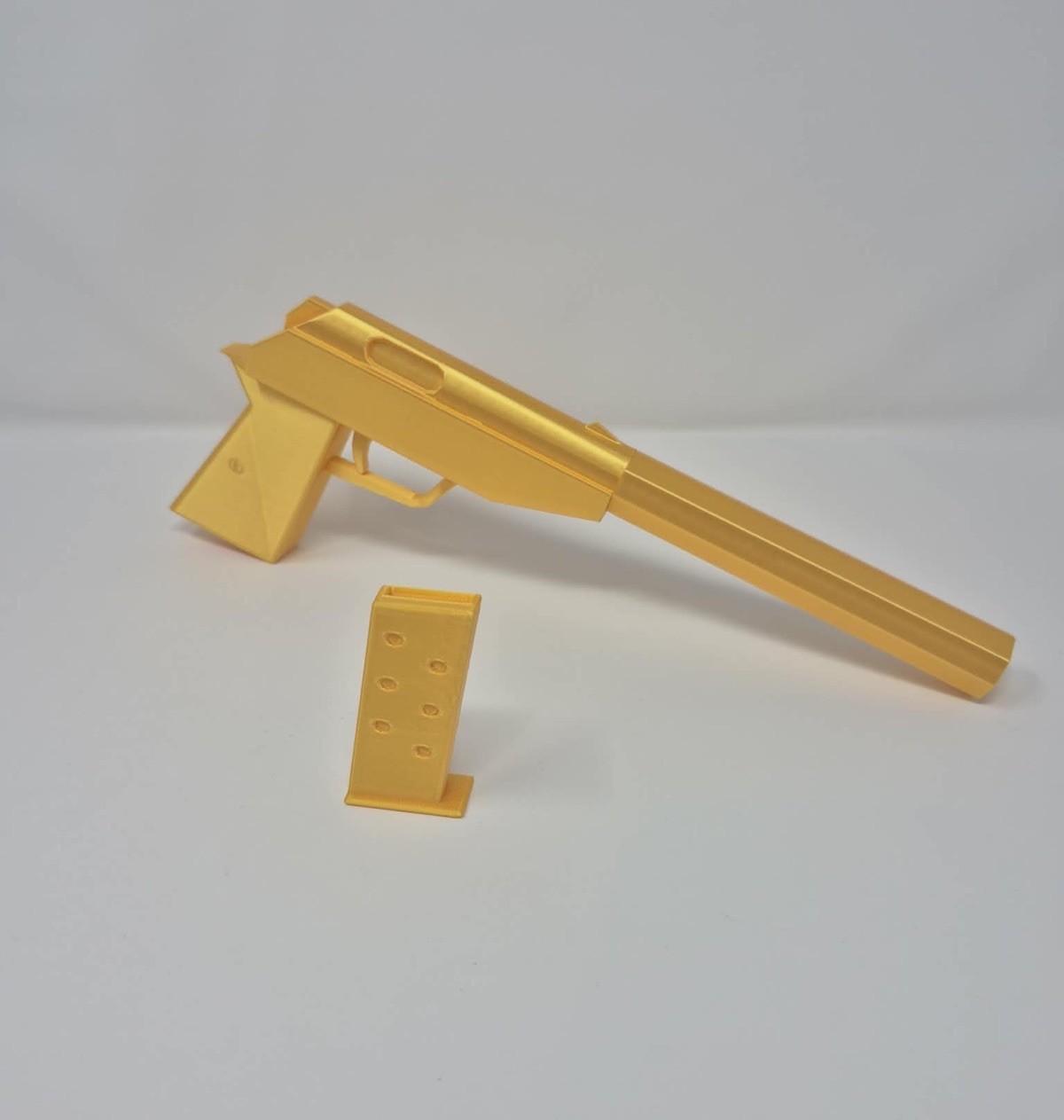 GoldenEye 007 PP7 Golden Gun Replica – Full-Size Nintendo 64 Cosplay Prop