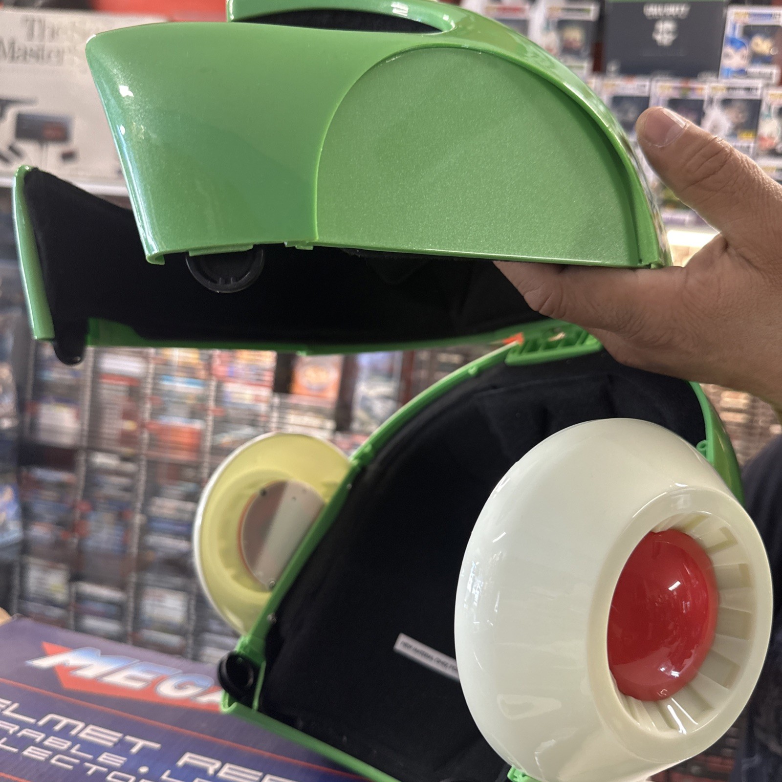 Capcom Wearable Mega Man Leaf Shield Green Replica Helmet Collector’s Edition