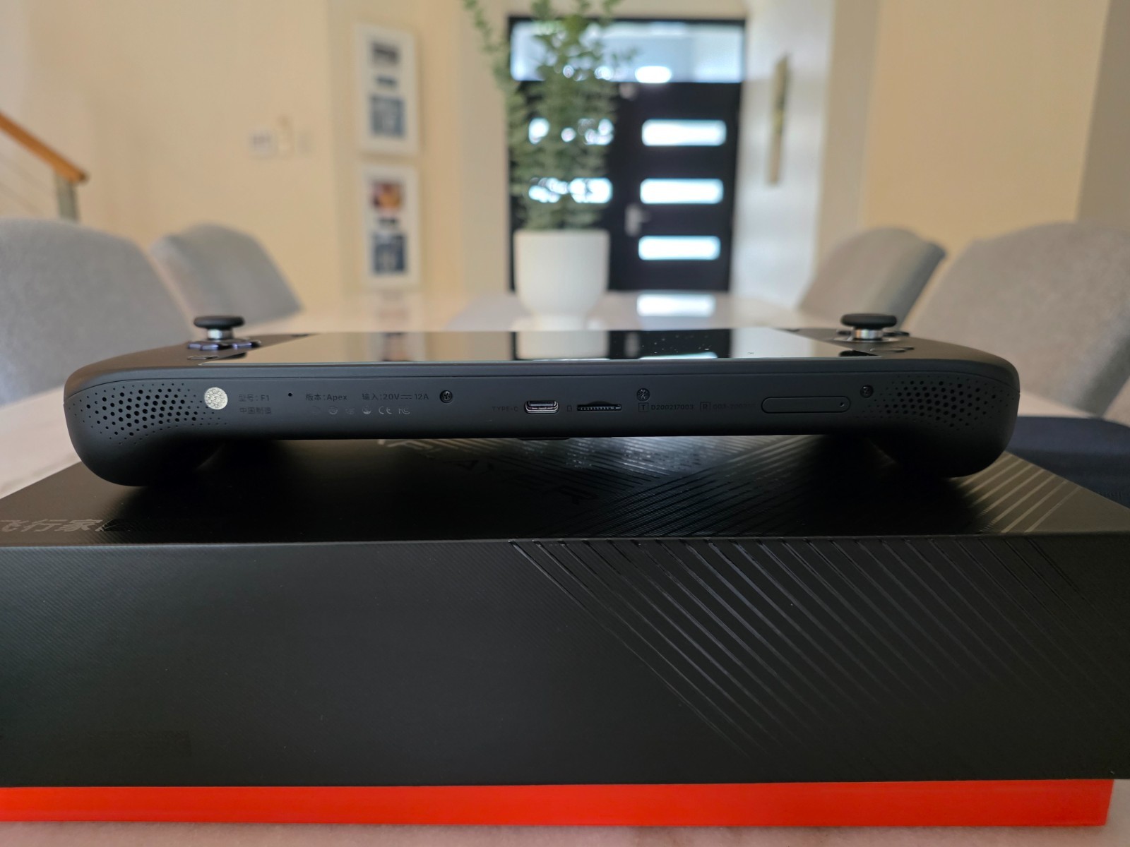 ONEXPLAYER Apex AI Max+ 395 48GB / 1TB Non-FrostBay + Accessories