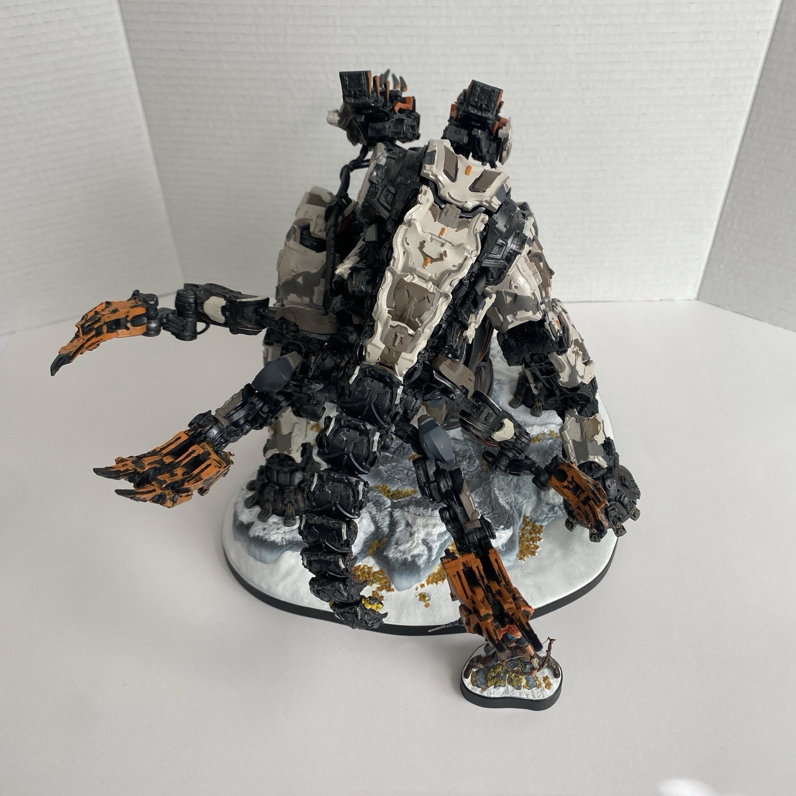 Horizon Forbidden West Collector’s Edition – Tremortusk & Aloy Statue (No Game)