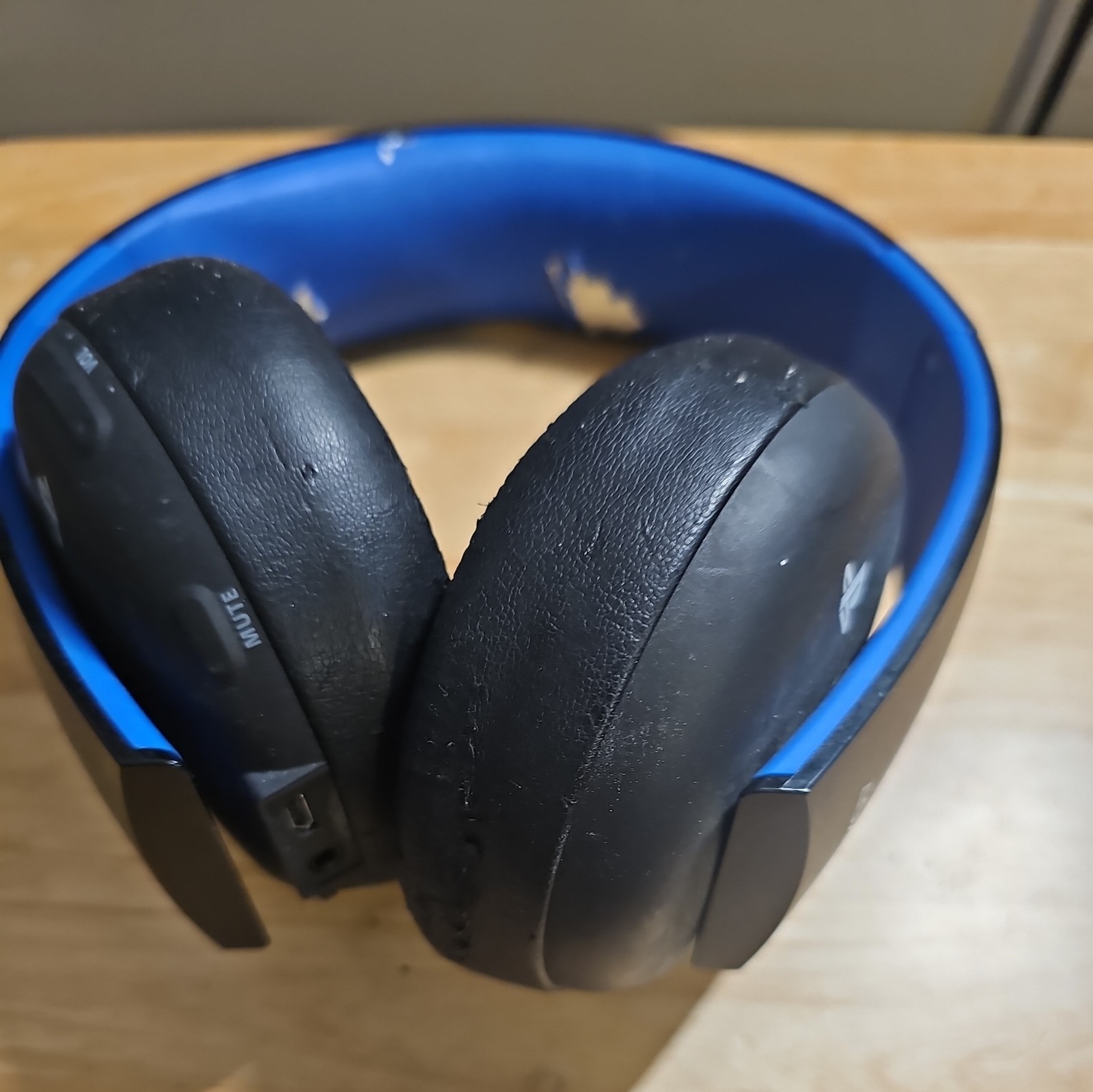 Sony PULSE 3D Ear-Cup (Over the Ear) Wireless Headphone – Black, Used