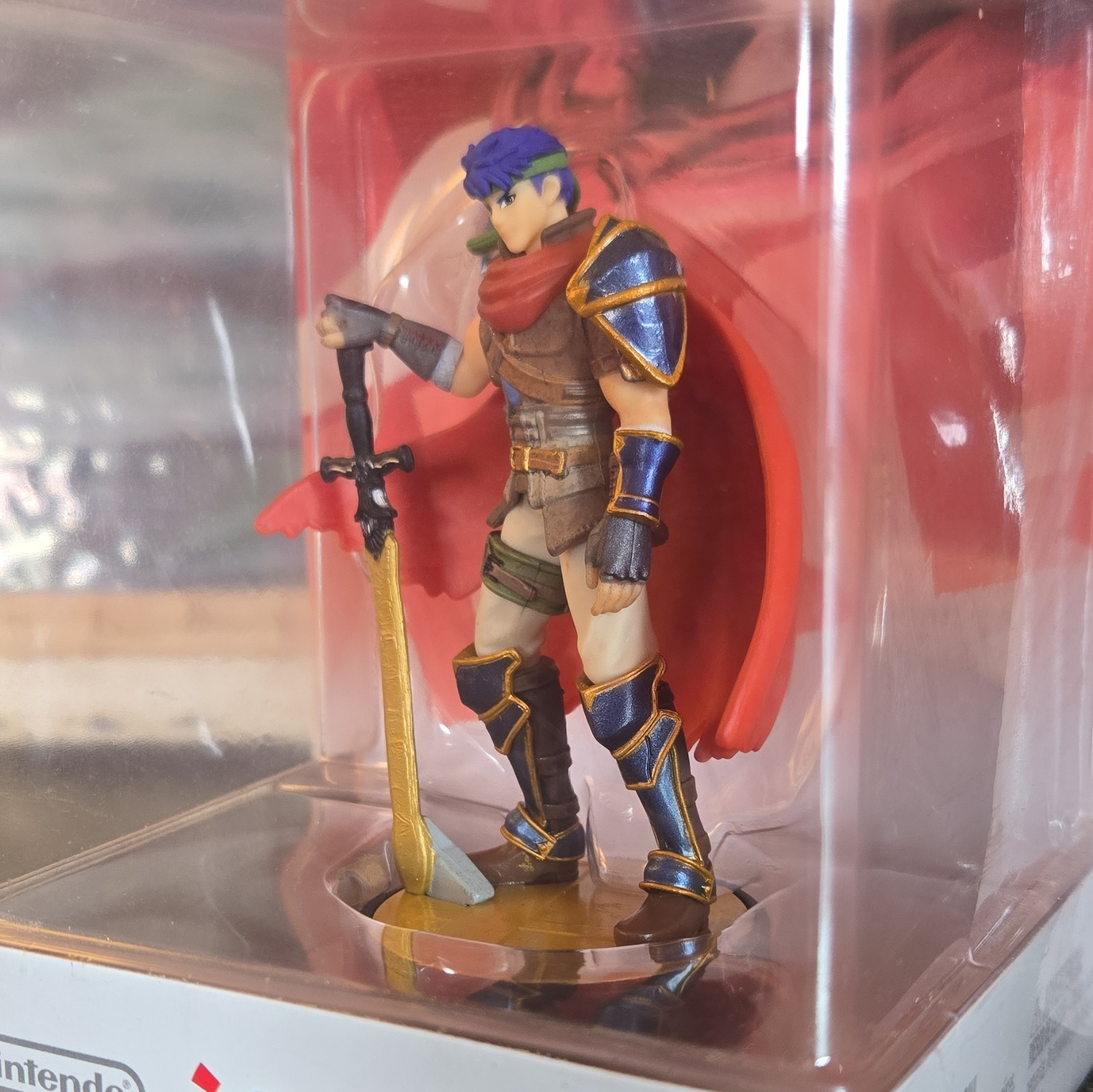 Nintendo amiibo Ike Collectible Figure for Super Smash Bros. for Wii U