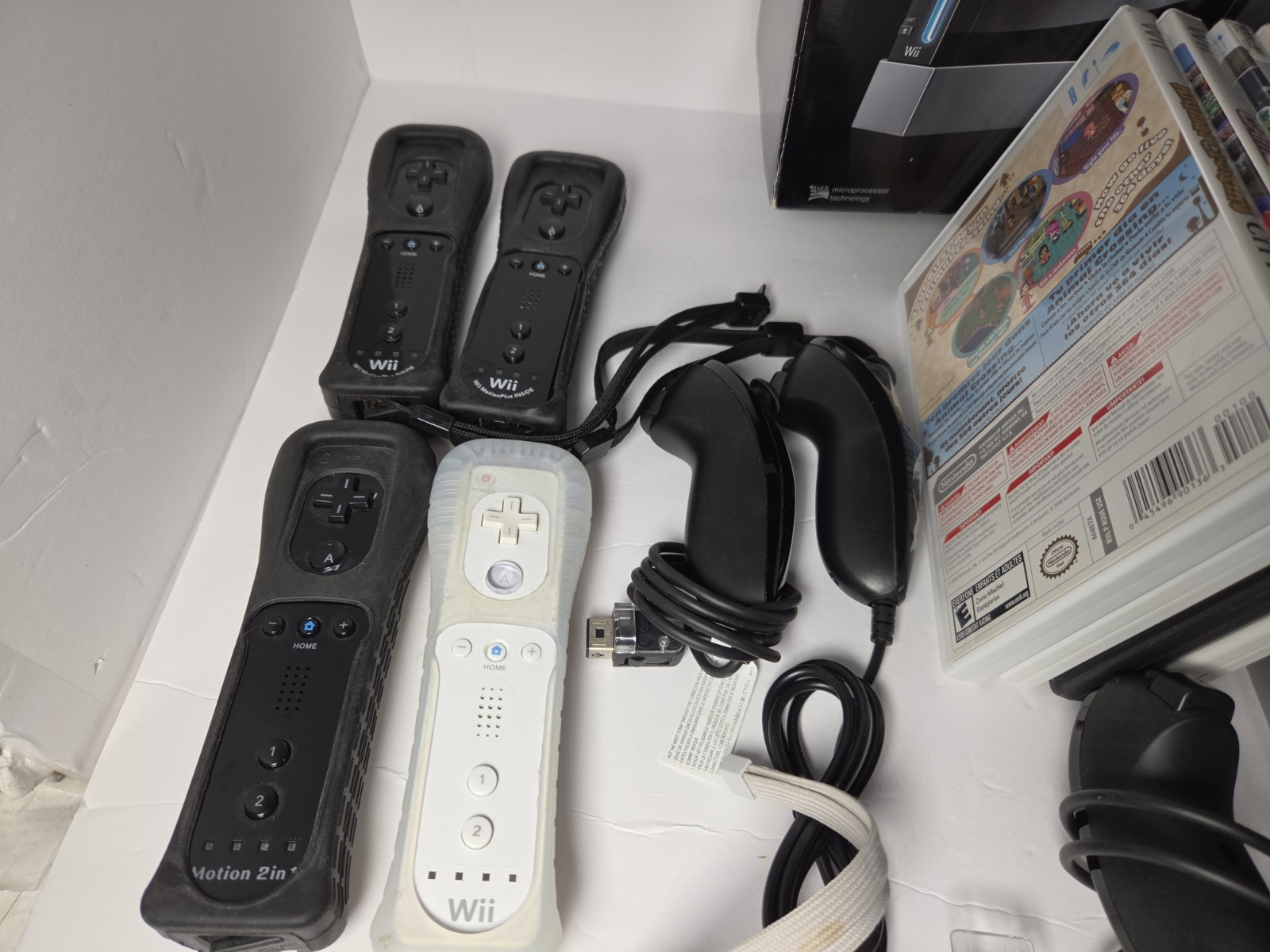 Nintendo Wii, Wii Sports, Resort And 4 Games, Black Console System Bundle