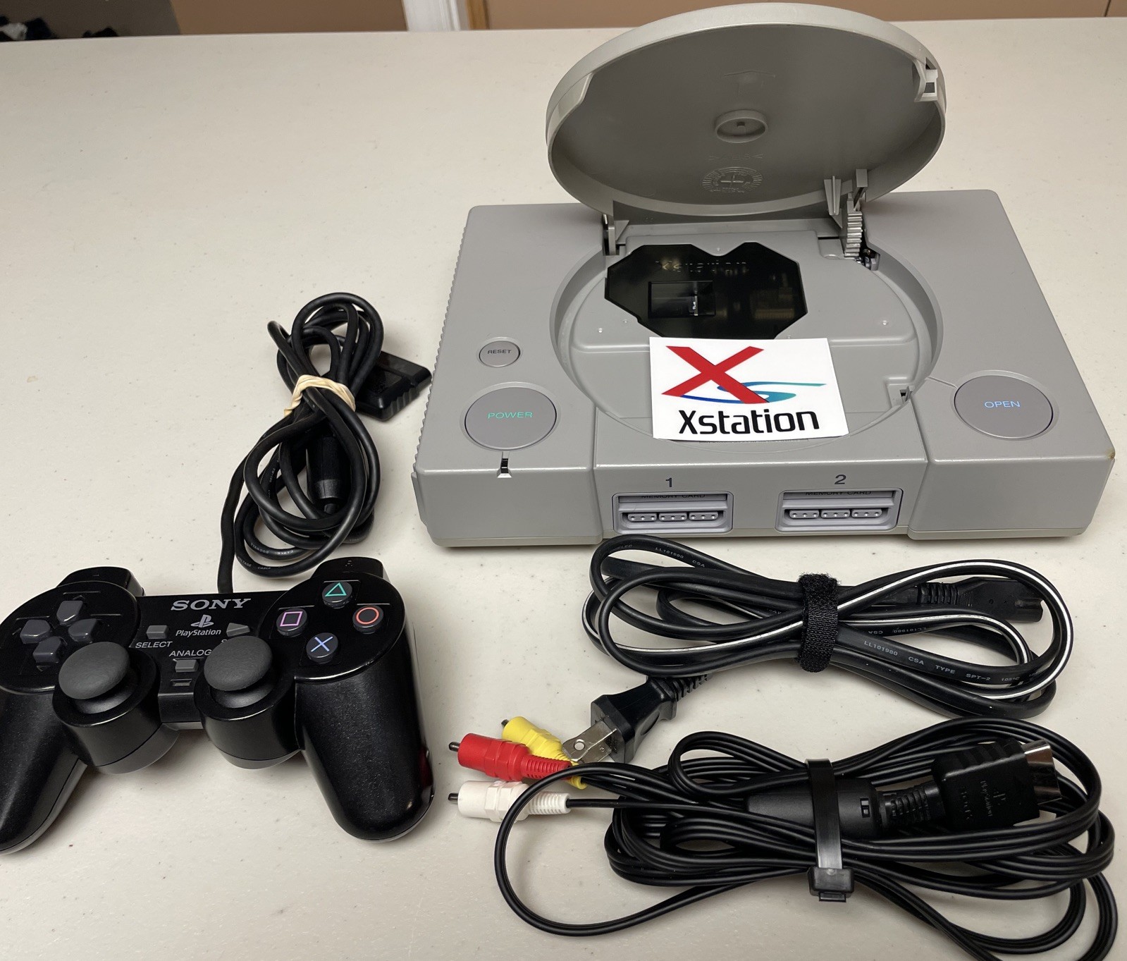 Xstation Playstation 1 ODE – PS1 SCPH-1001 Official Cables – DualShock 2 – 128GB