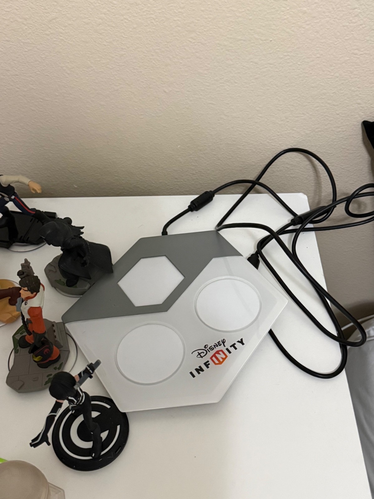 37 Disney Infinity Figures Power Disc Xbox One Portal Base Avengers Star Wars