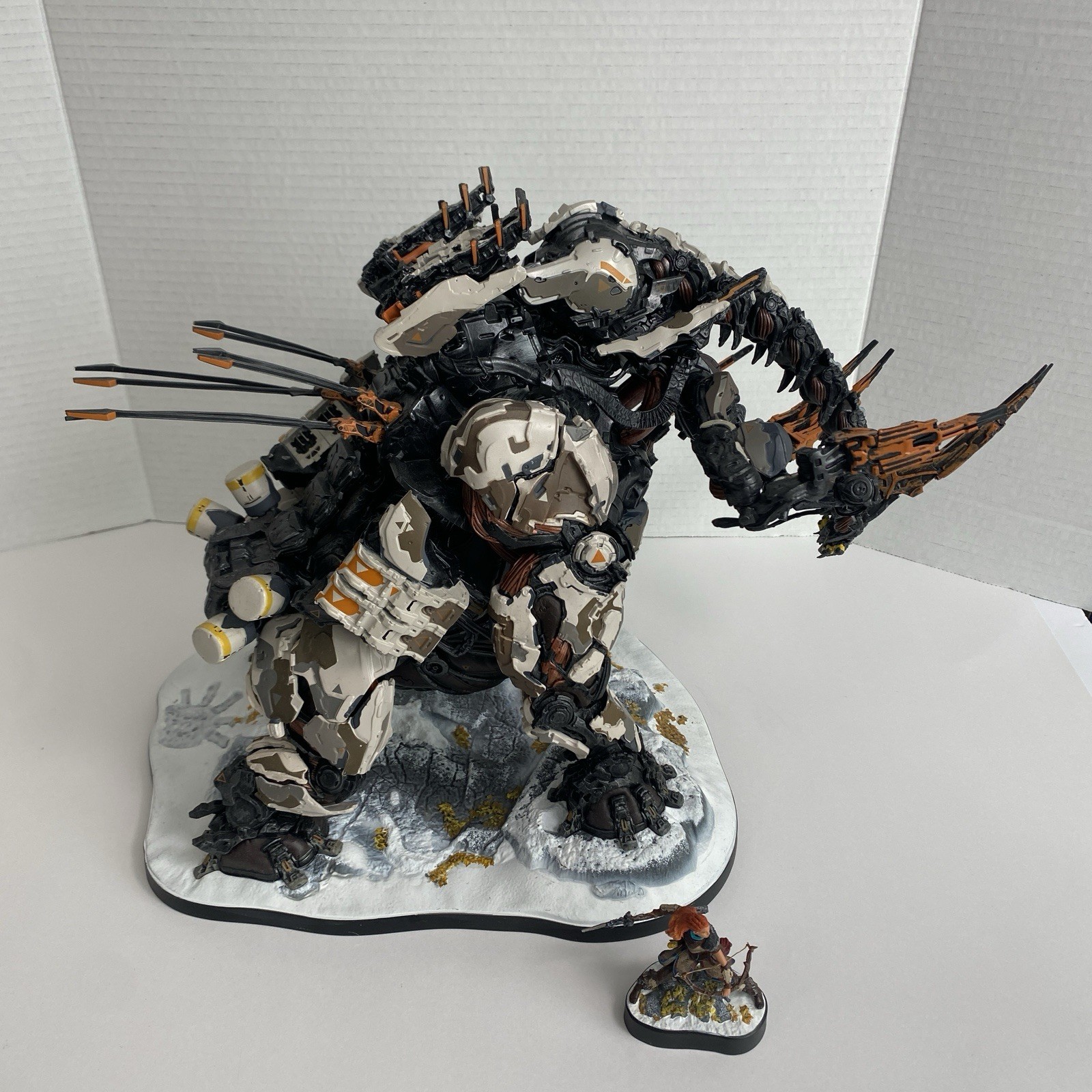 Horizon Forbidden West Collector’s Edition – Tremortusk & Aloy Statue (No Game)