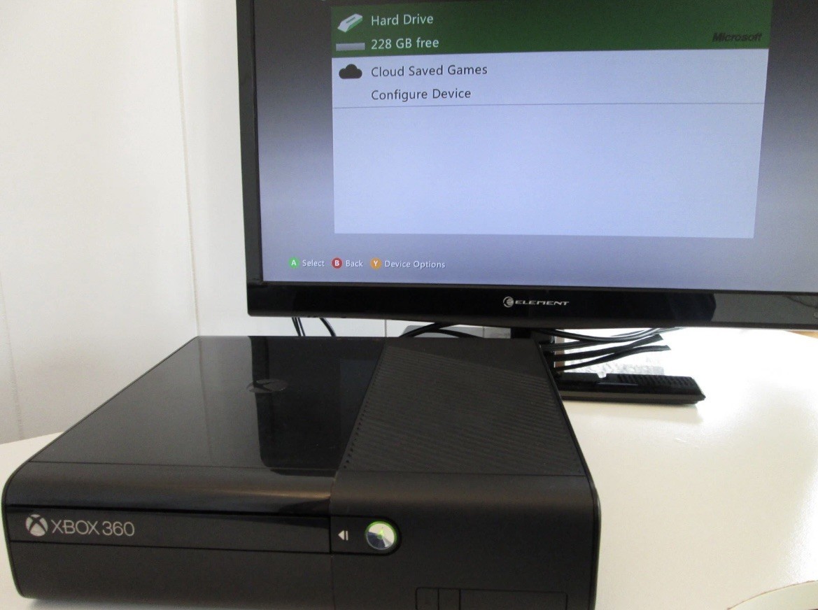 Xbox 360 E 250GB Console with Controller/Kinect/All cords/5 Games/Serviced/Nice!