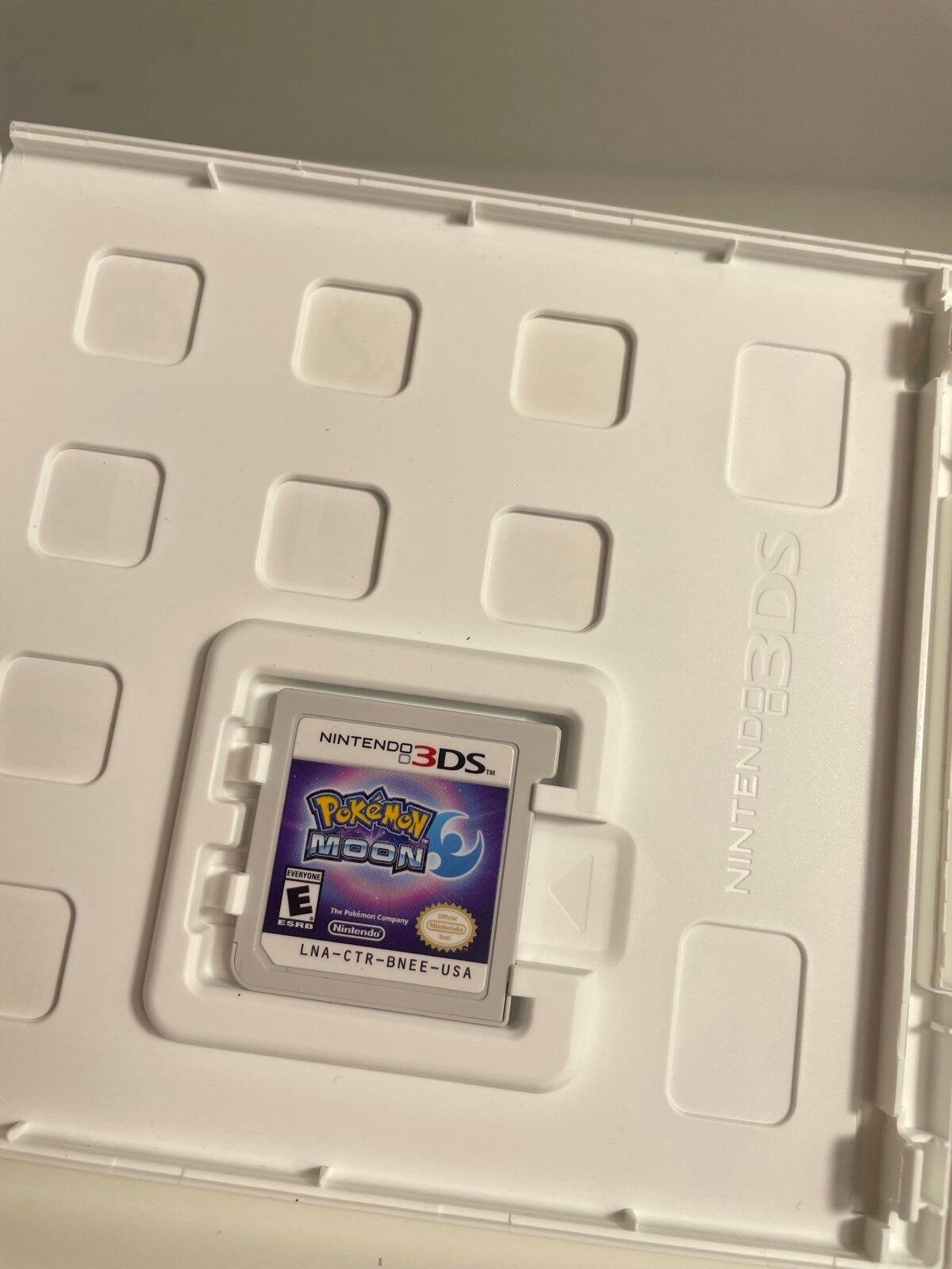 Pokémon MOON Nintendo 3DS Complete w Inserts Mint Condition Tested
