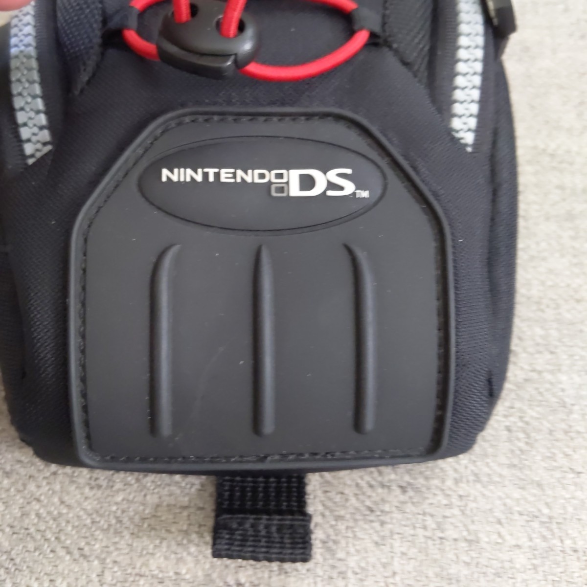 Nintendo DS Black and Red Soft Sided Zippered Carrying Case Pouch 7″ X 4.5″