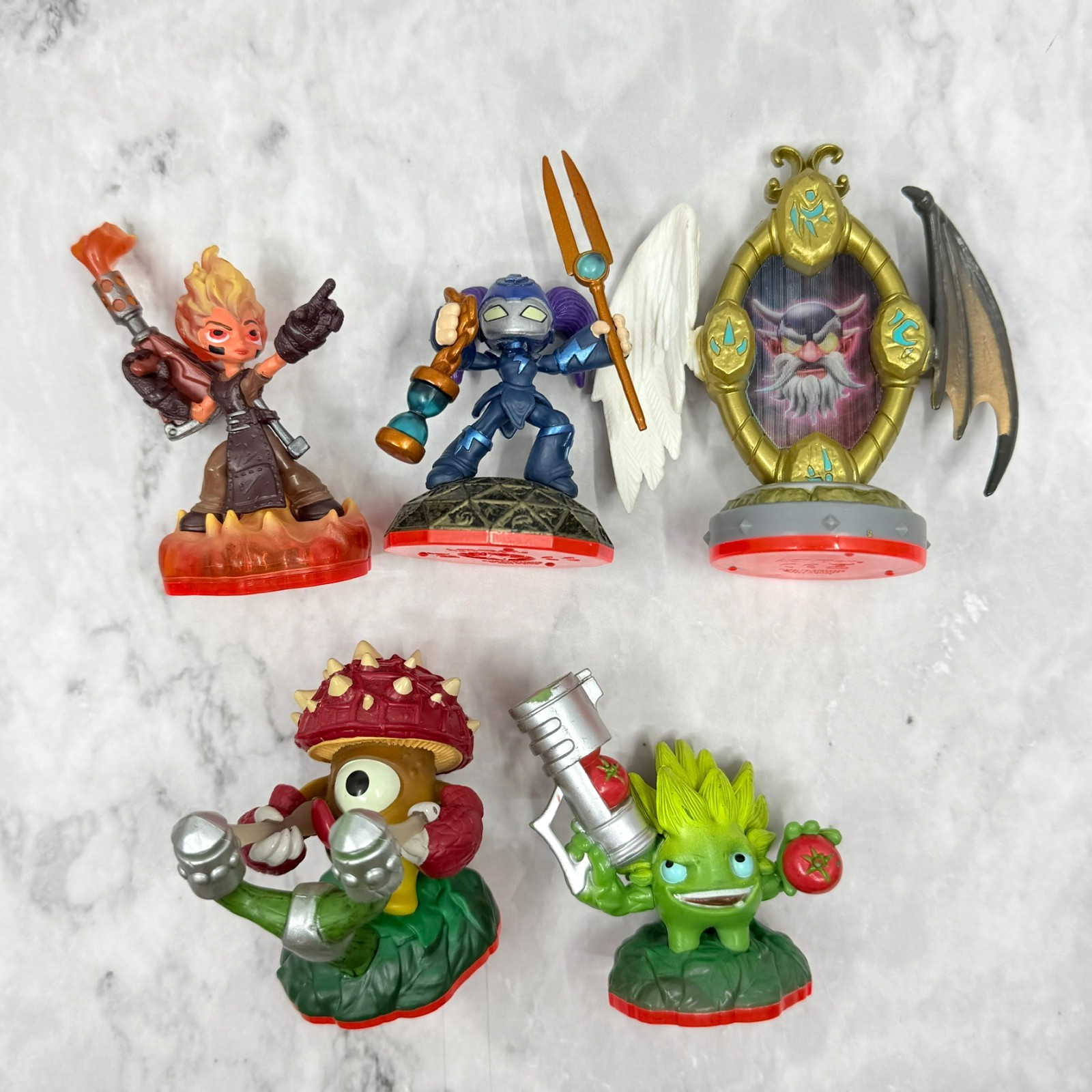 Skylanders Lot 26 Figures Crystals + 2 Cases Trap Team Trap Masters Tested READ