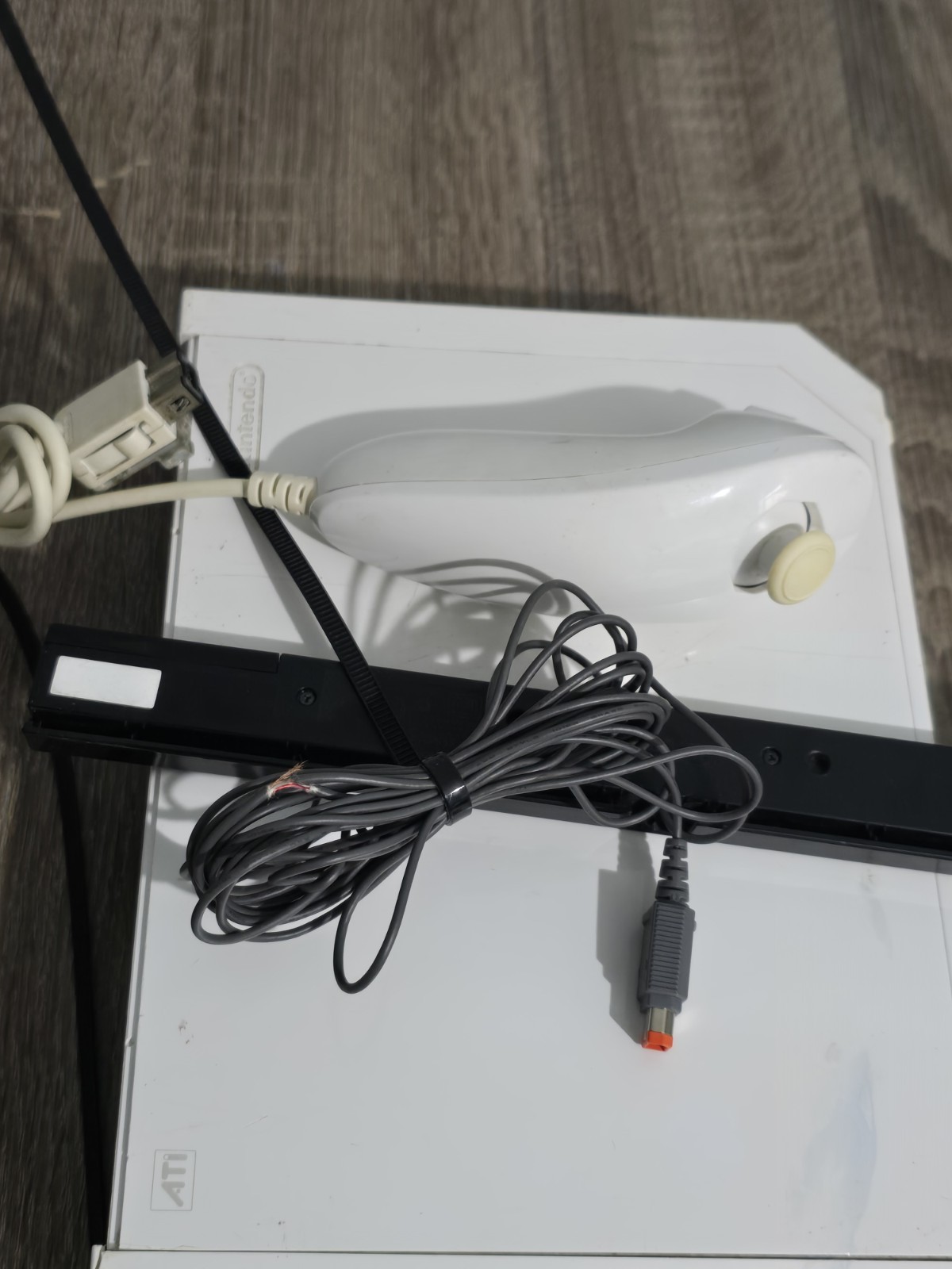 Nintendo Wii RVL-001 512 MB Home Console – White