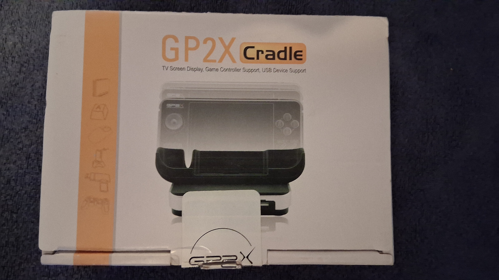 GP2X F-200 Portable Retro Linux Console + TV Output Cradle, working tested