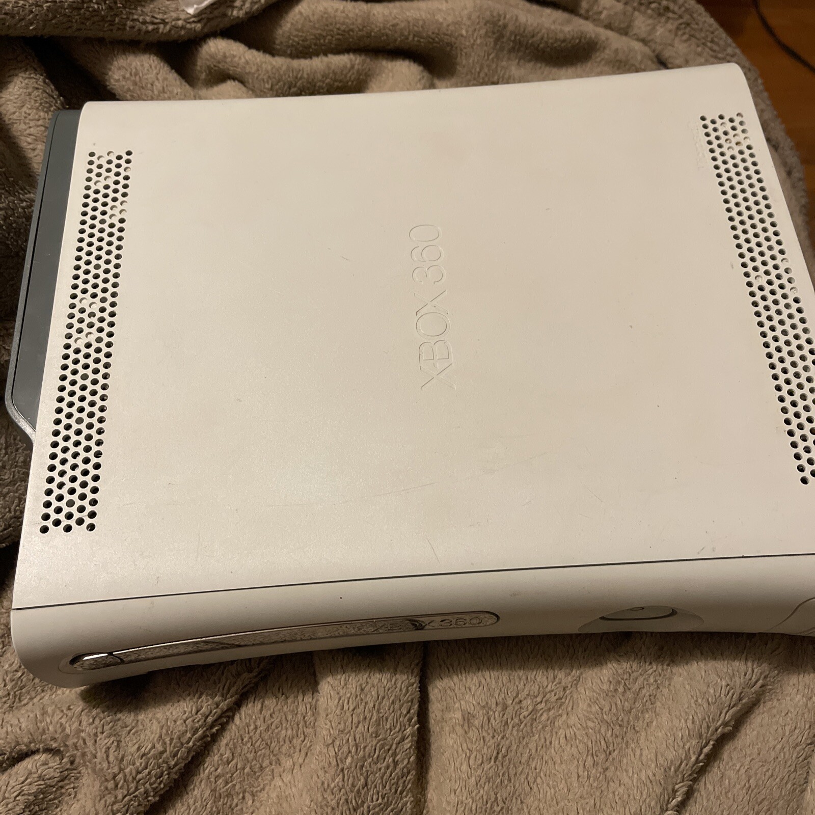 Microsoft Xbox 360 Console Bundle Not Sure If It’s Broken. Needs Work.