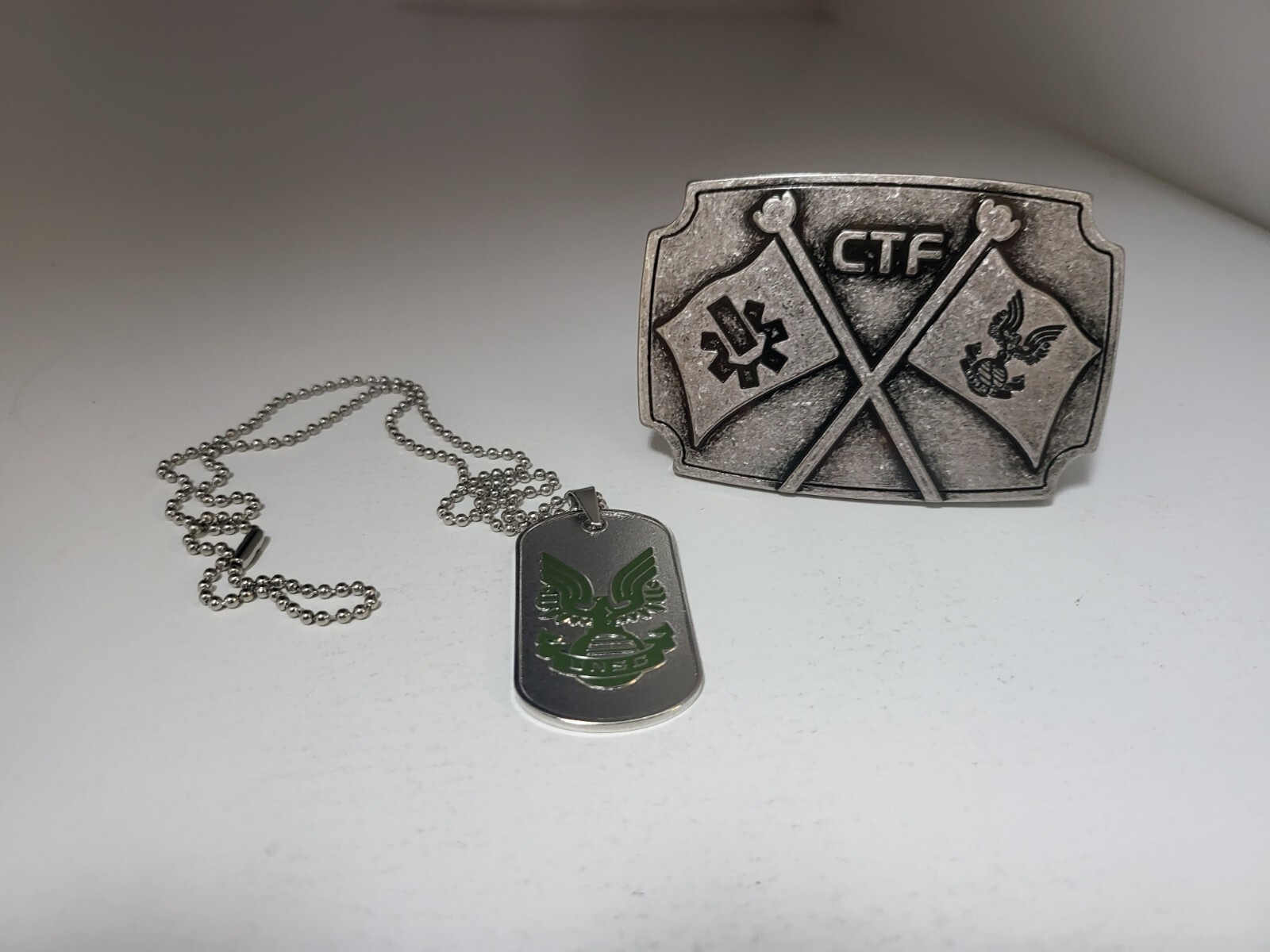 2 HALO INFINITE DOG TAG + 3 HALO METAL BELT BUCKLES SPARTAN/CTF/2 SWORDS SHIELD