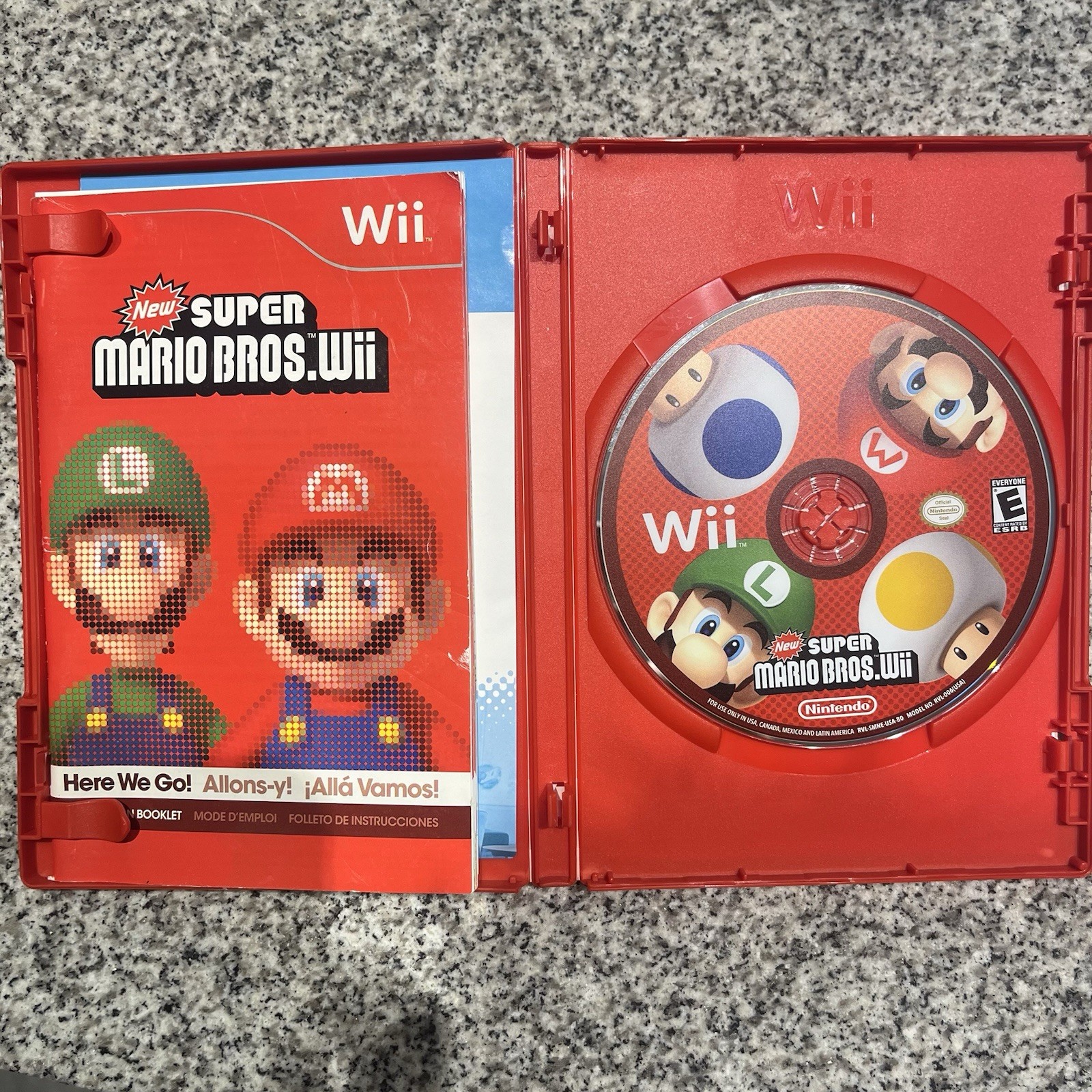 New Super Mario Bros Wii Game CIB Complete Manual Disc Registration Card