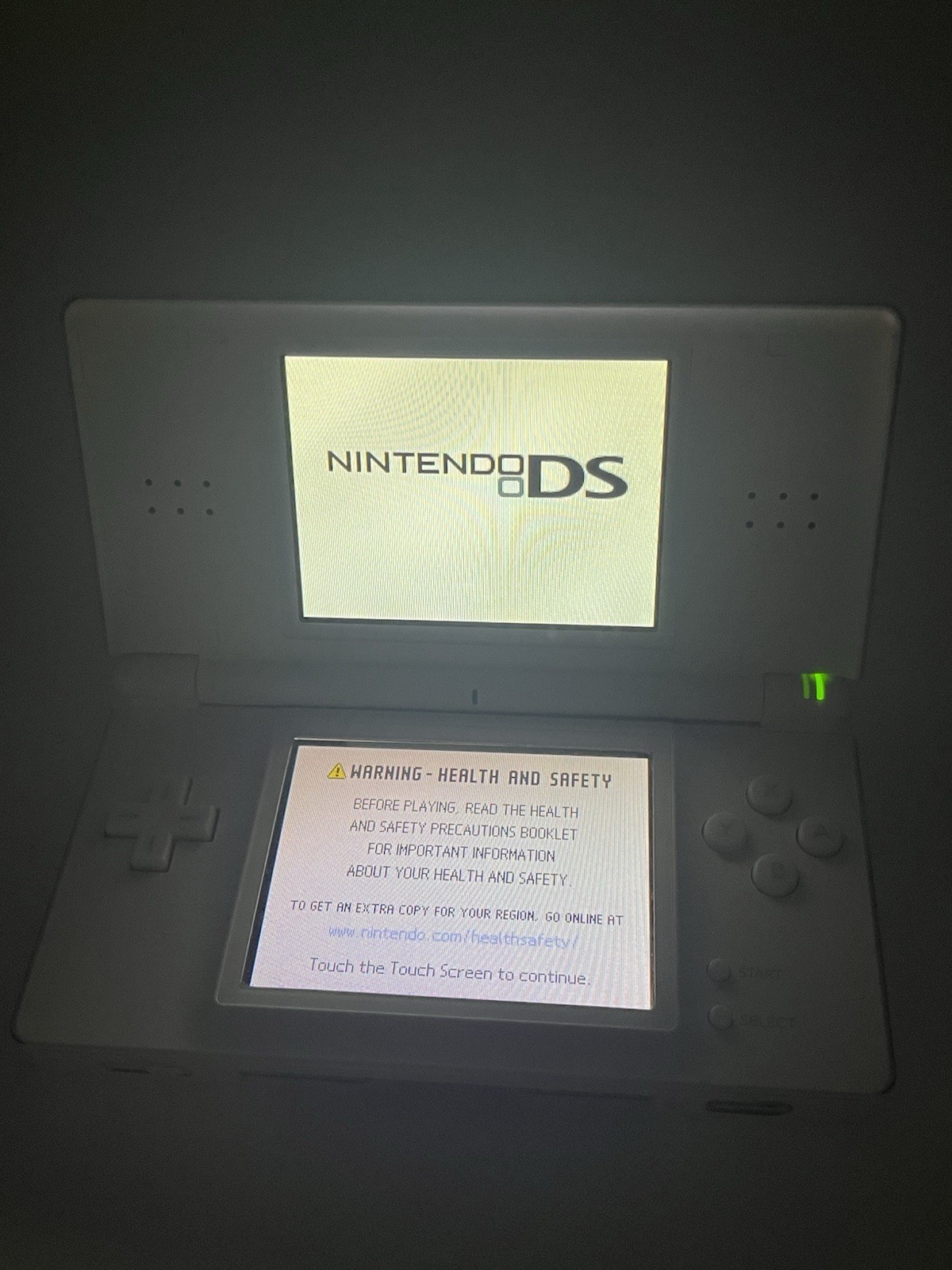 Nintendo DS Lite Handheld System USG-001 White + Stylist + charger Read Descrip