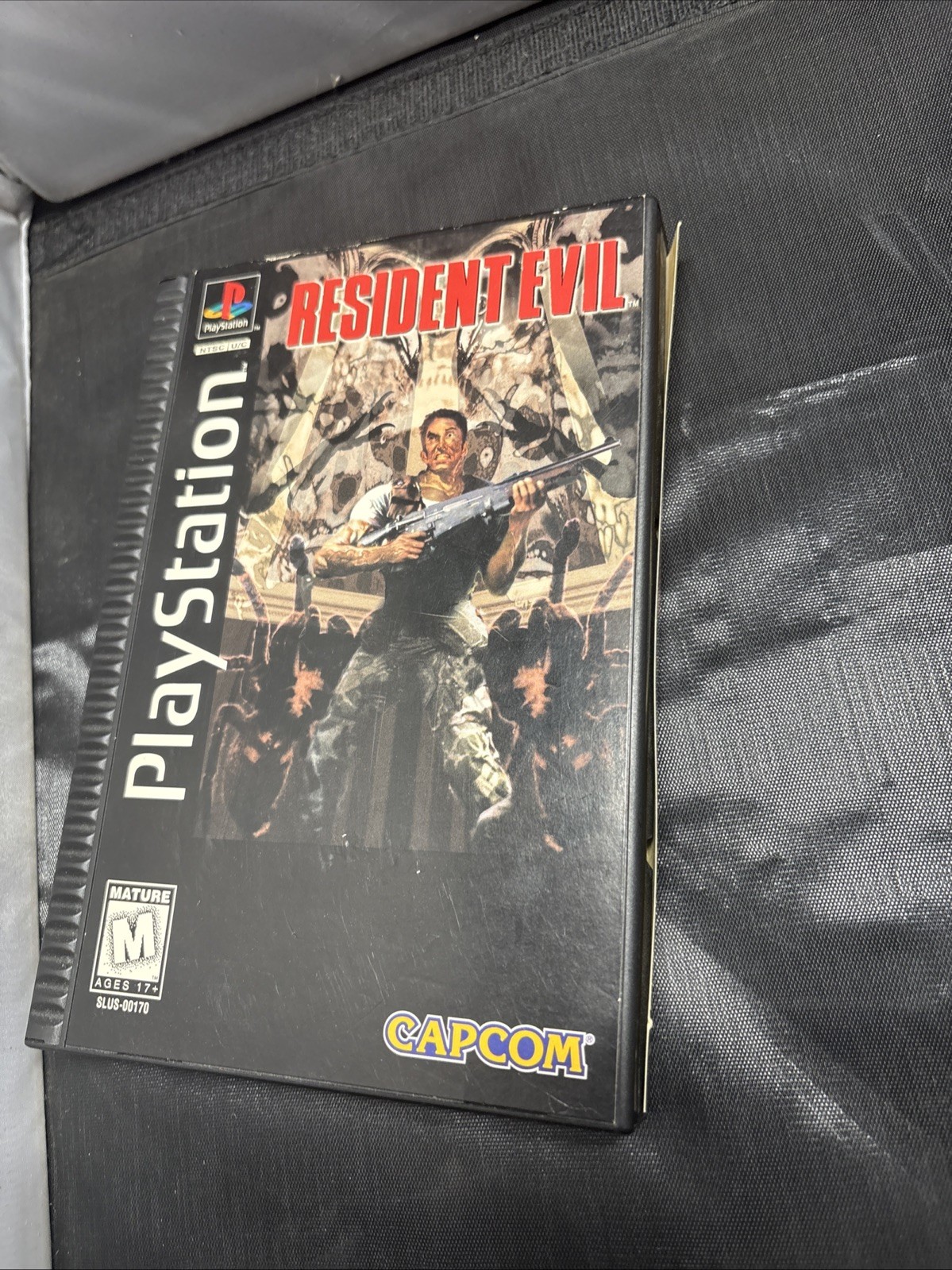Resident Evil (Sony PlayStation 1, 1996) Long Box.