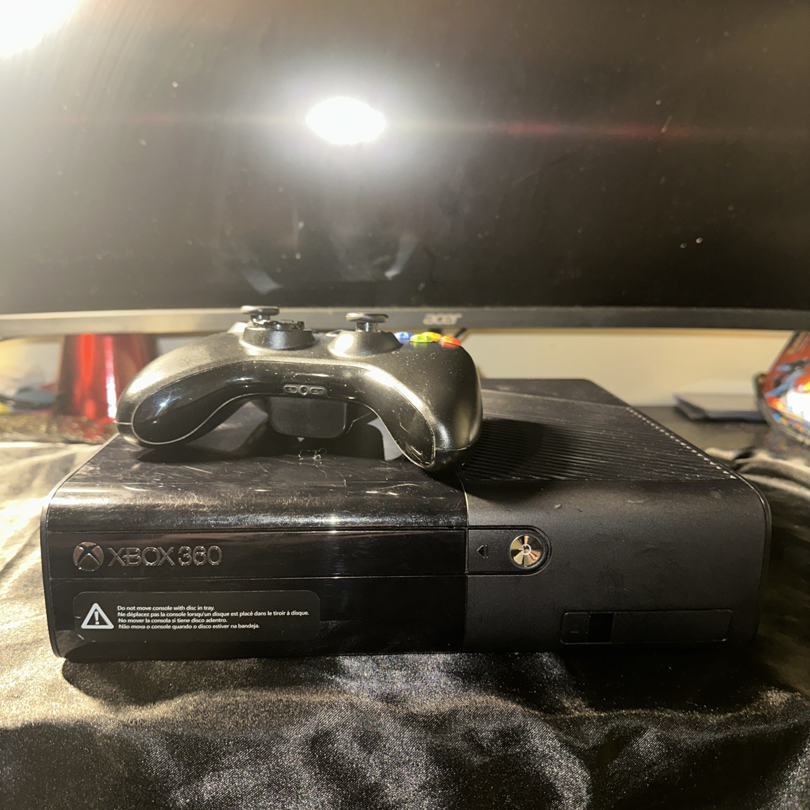 Xbox 360 E 4GB Tested With Controller