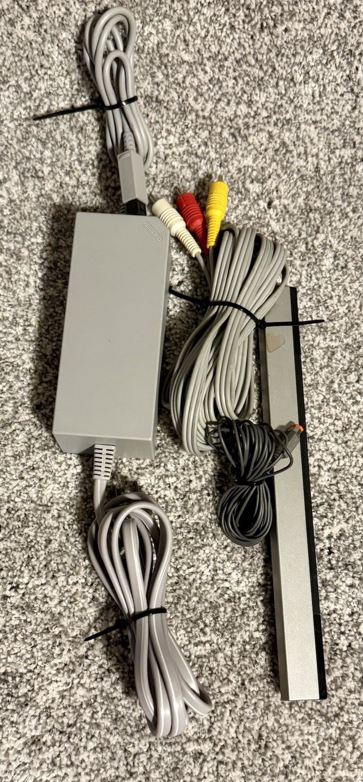Nintendo Wii RVL-001 Console Bundle w/ 2 Remotes, 2 Nunchuks, & Wii Sports