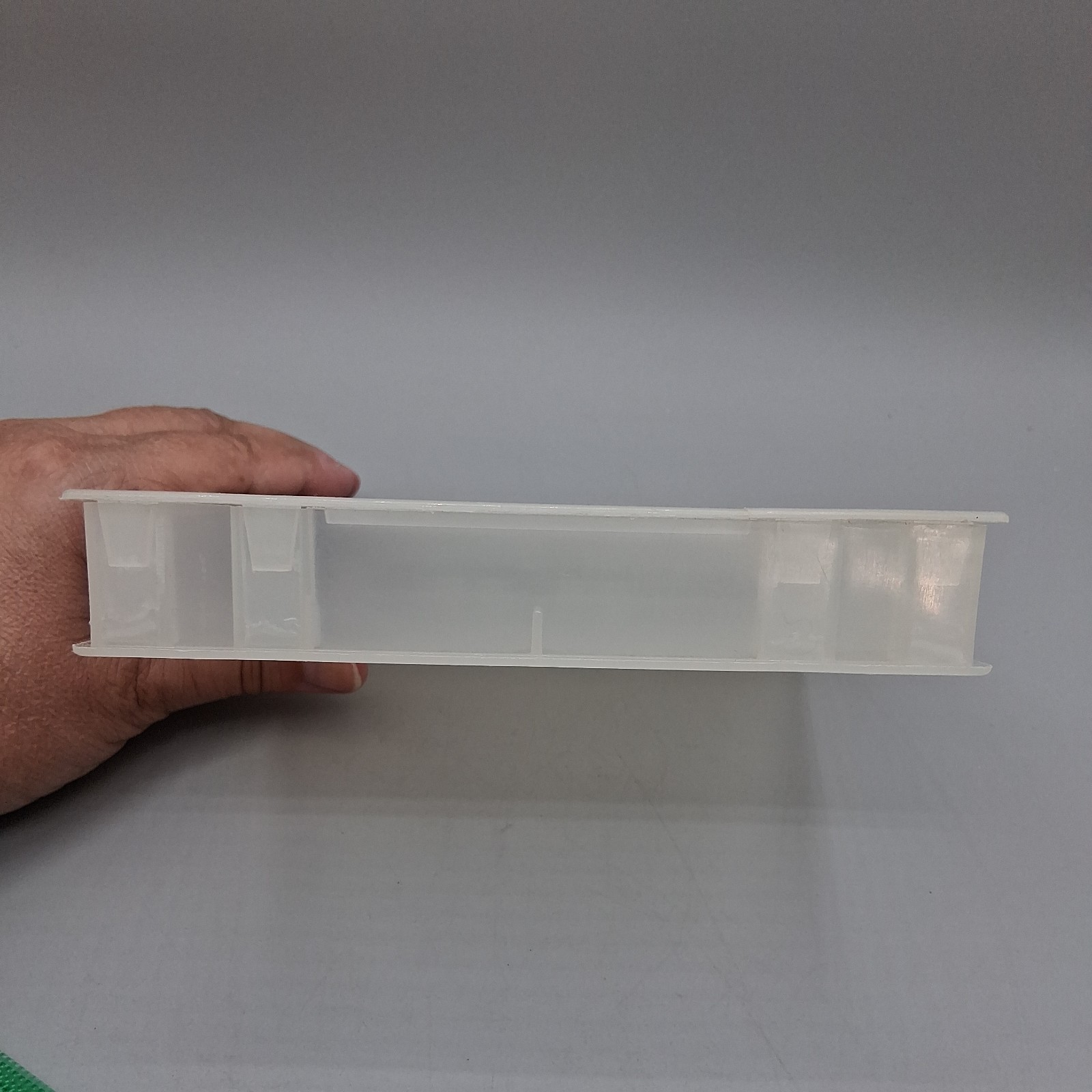 Nintendo: Clear Plastic NES Cartridge Hard Clamshell Case 5 1/4 x 6″ (SCW13)