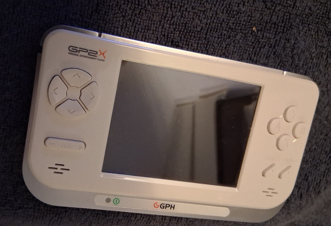 GP2X F-200 Portable Retro Linux Console + TV Output Cradle, working tested