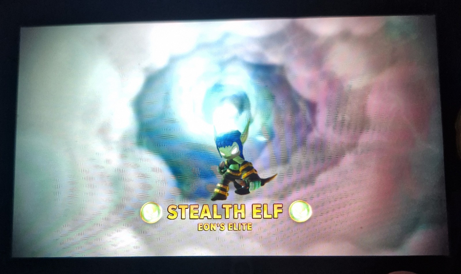 Skylanders Eons Eon’s Elite – Stealth Elf – Gold Base – Broken – Works in Game