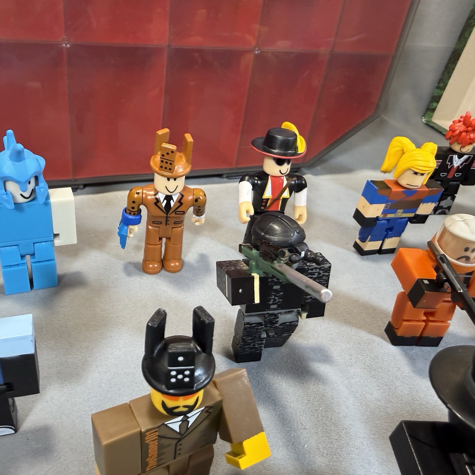 Roblox Lot of 38 Figurine/Figures, Weapons, Took Kit Case Toys Accessories OG