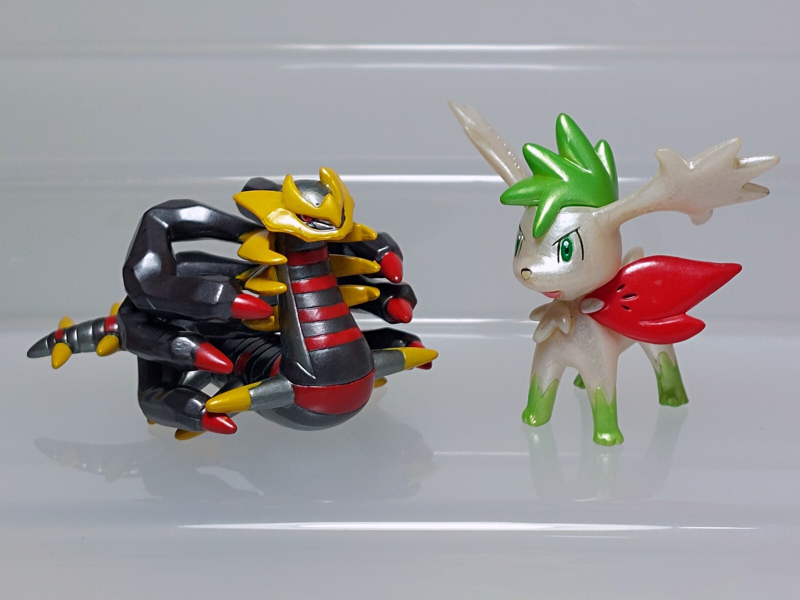 Metallic Giratina Shaymin Pokemon Monster Collection Figure Tomy G02 1.6-1.8in