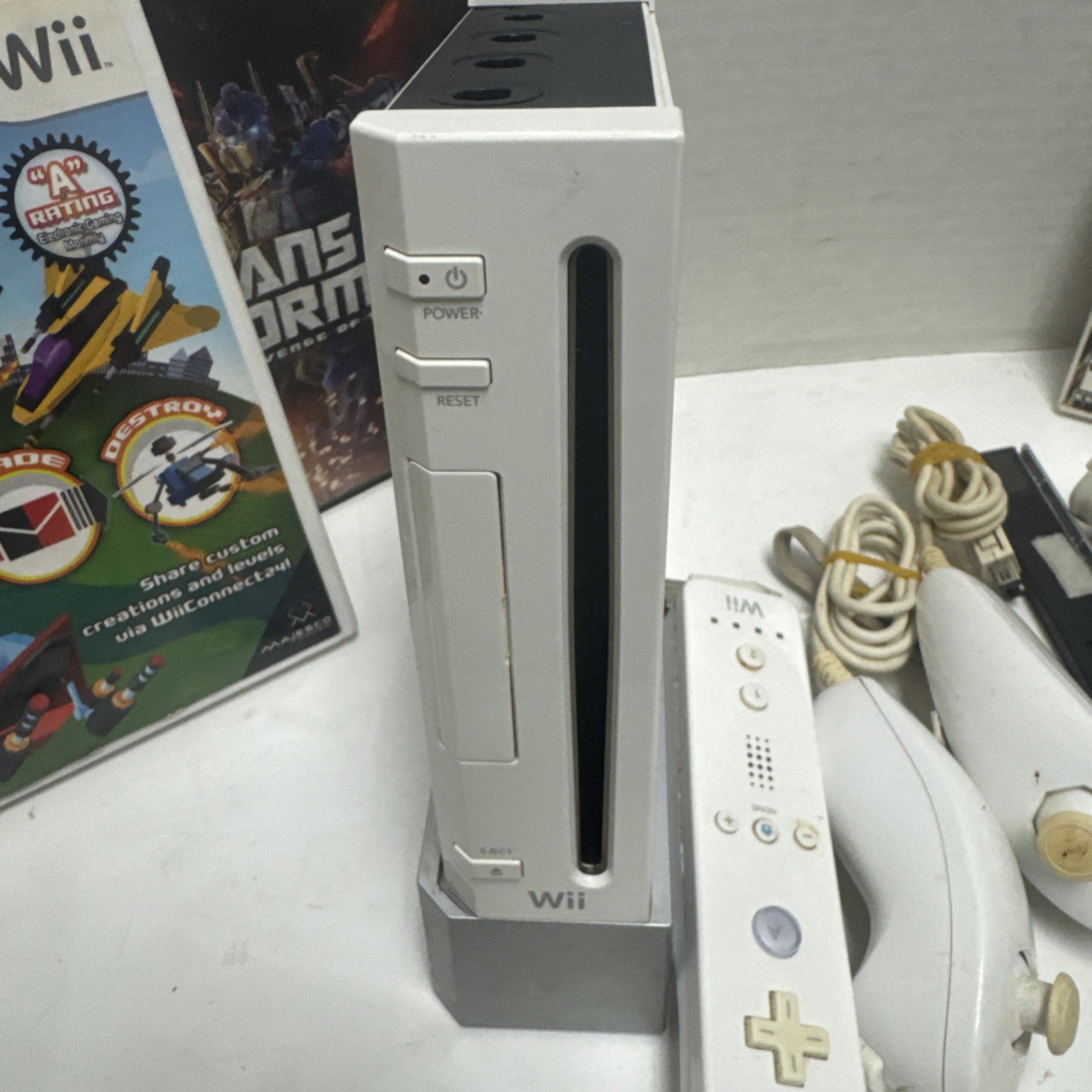 Nintendo Wii Console RVL 001 Bundle 2 Controllers With 4 Nintendo Wii Games