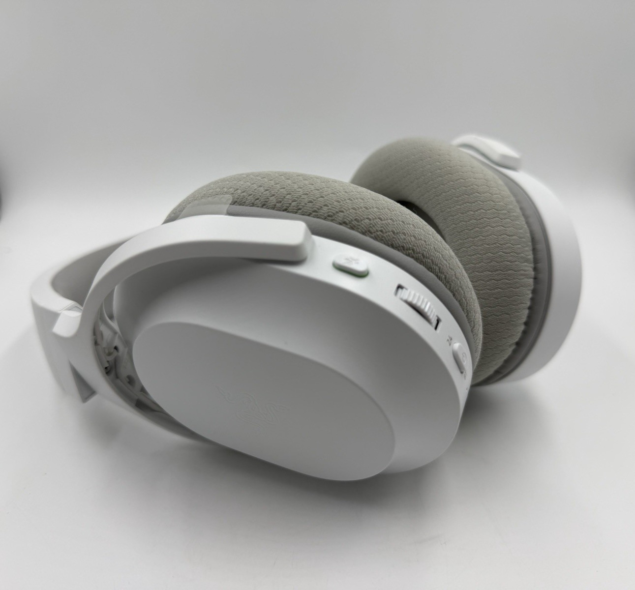 *New*Razer Barracuda X Wireless Bluetooth Headphones Mercury Edition RZ04-0443