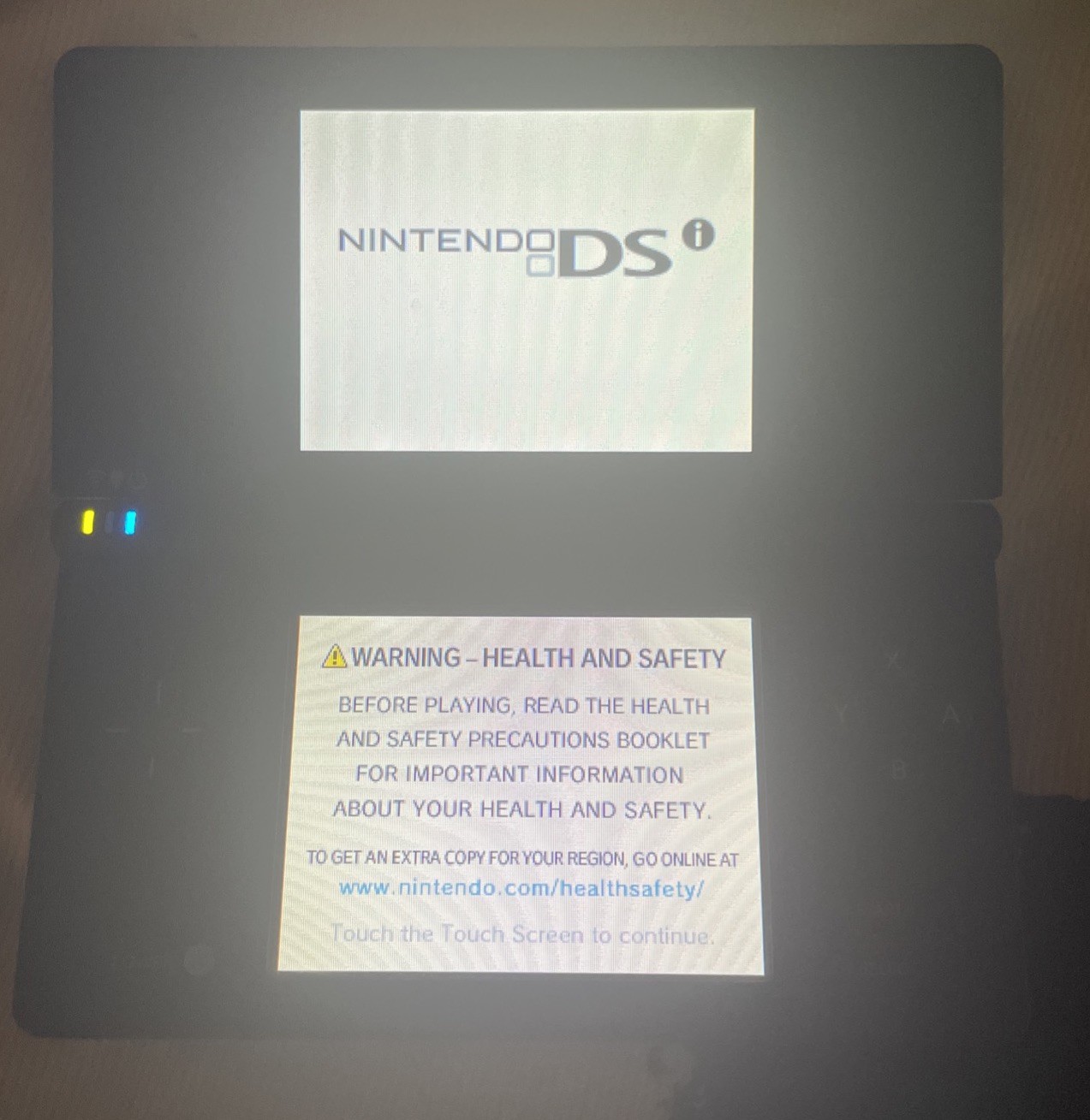 Nintendo DSi Black Handheld System w/ Camera 256MB NTSC-U/C TWL-001