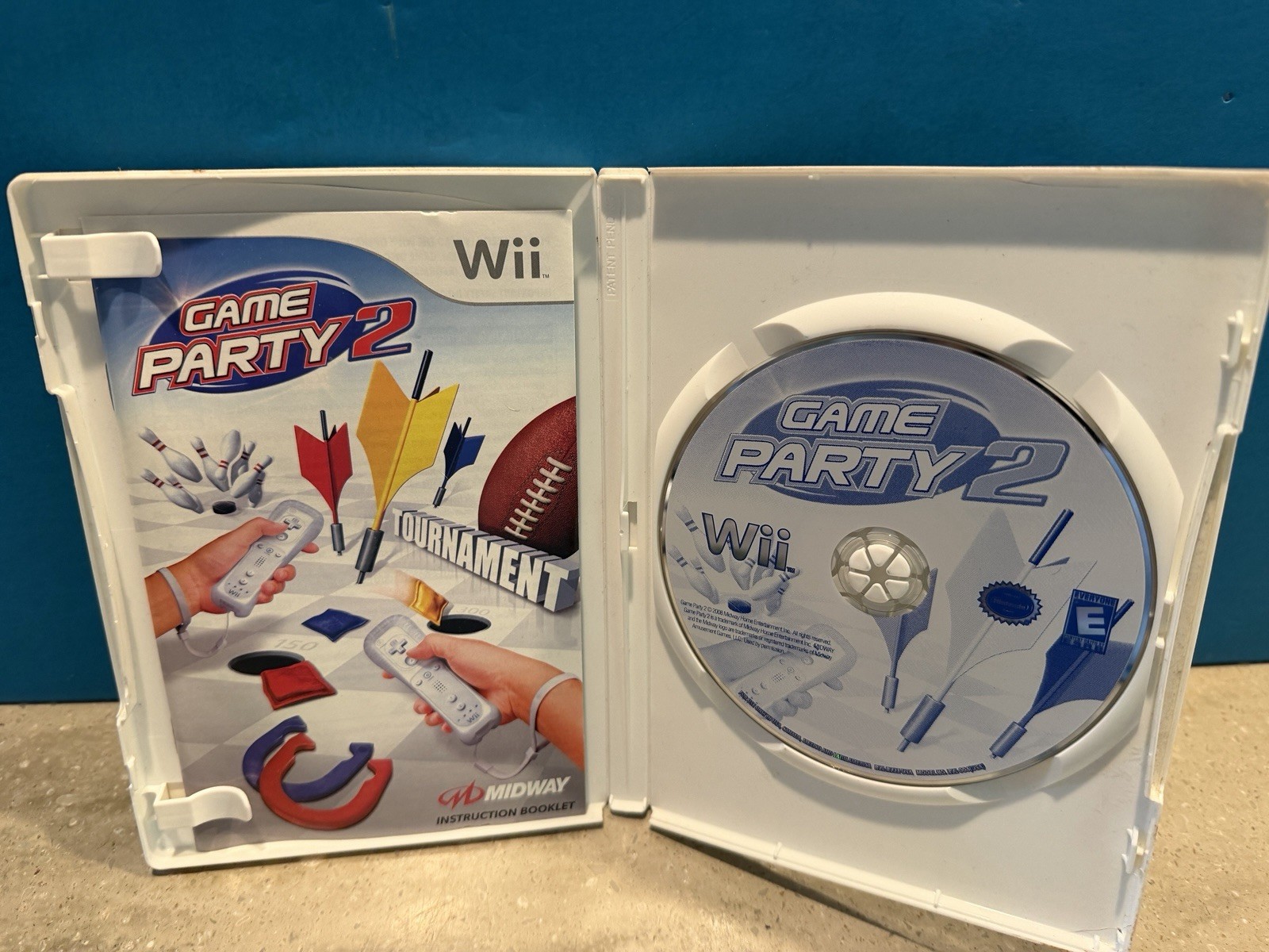 Original Nintendo Wii Bundle- Consol, Wii Sports, Game Party 2, And Controllers.
