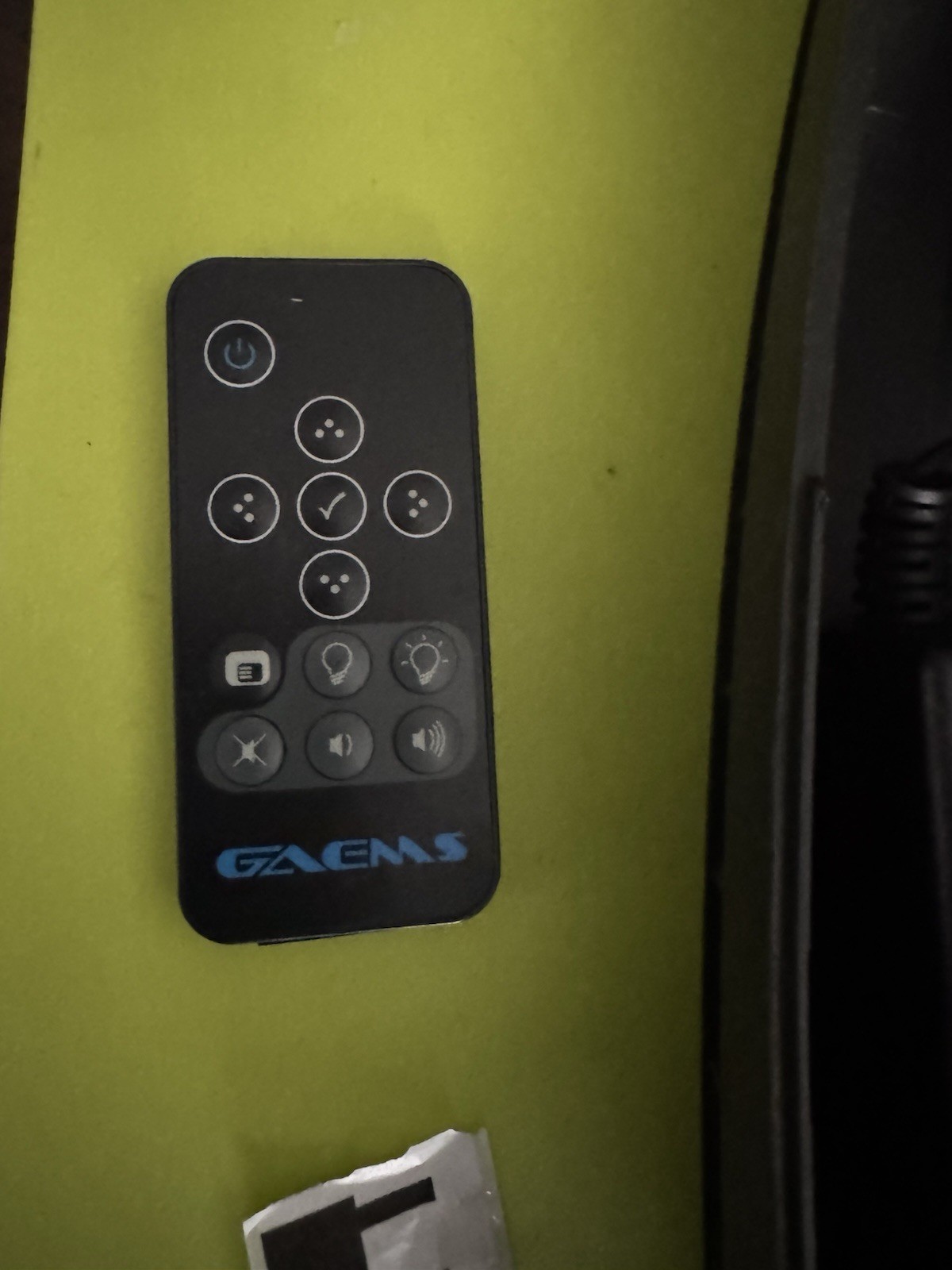 gaems vanguard g190 portable gaming monitor