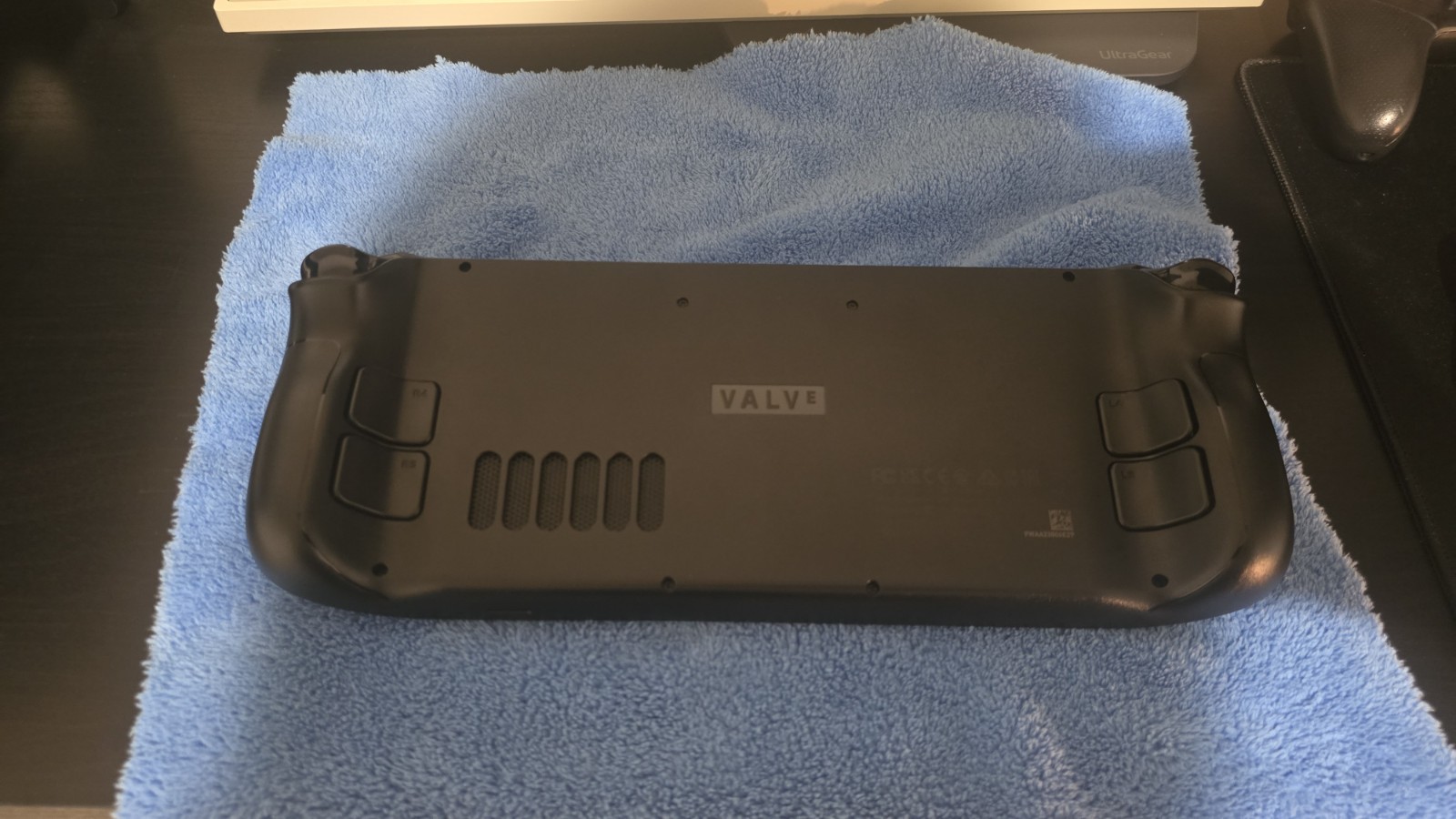 Valve Steam Deck 256GB LCD – Excellent Condition – Bundled with Case, Charger