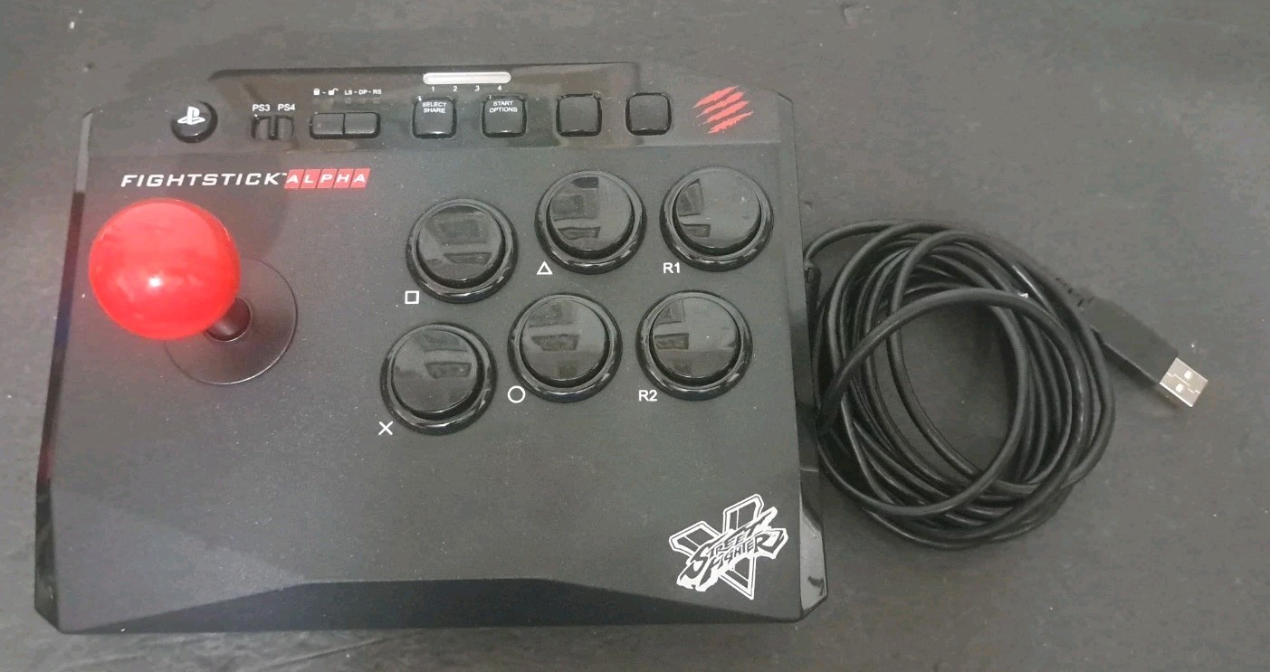 Mad Catz Street Fighter V Arcade Fightstick ALPHA Fighting Stick for PS3, PS4