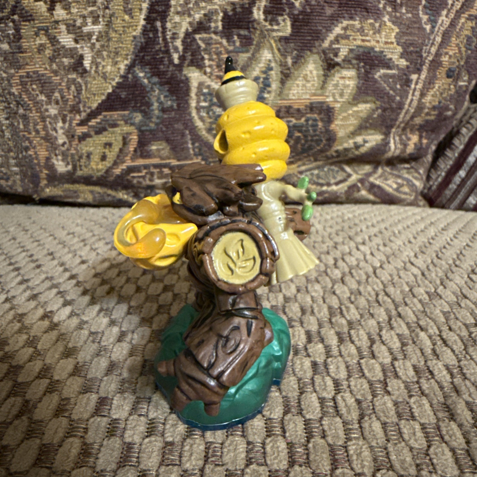 Skylanders Bumble Blast and Jolly Bumble Blast Figures With Stickers And Cards