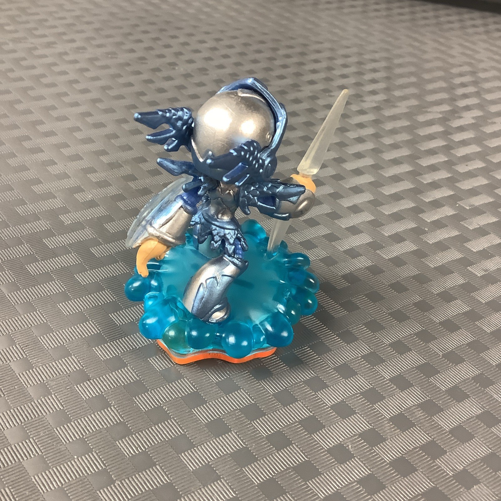 SKYLANDERS GIANTS LIGHTCORE CHILL FIGURE – WATER ELEMENT – Authentic!