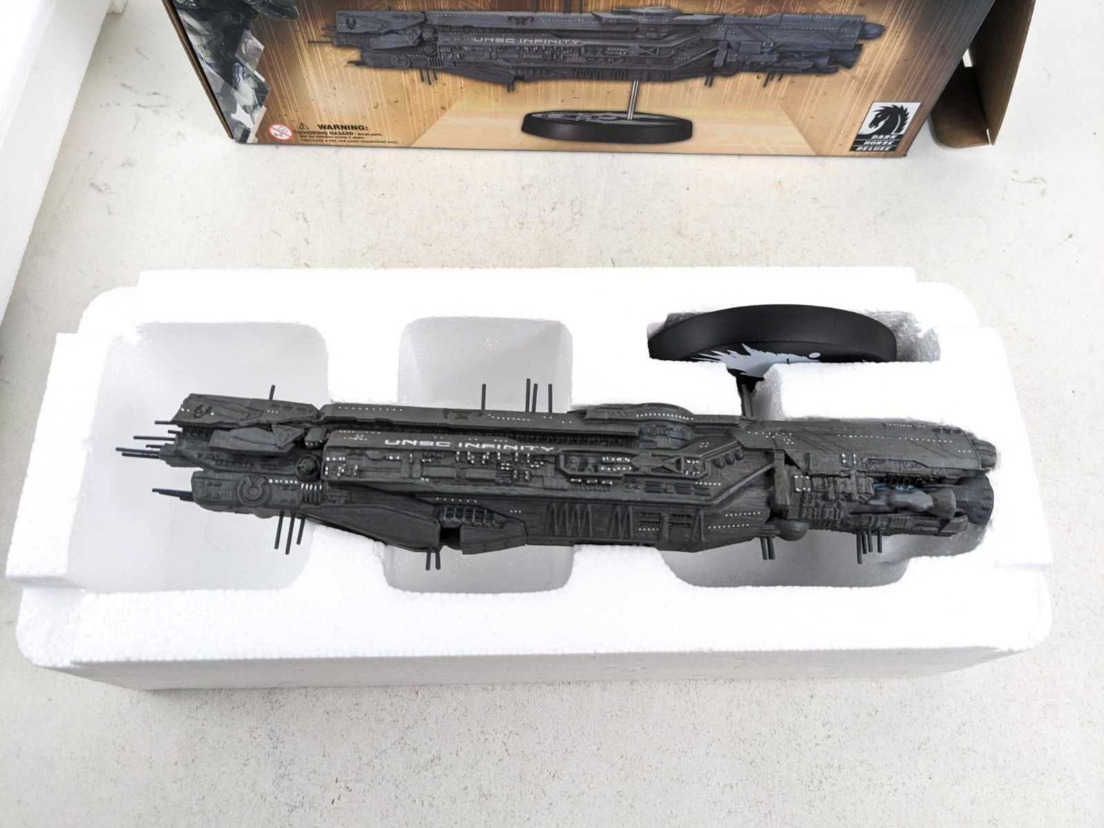 Dark Horse Deluxe Microsoft Halo UNSC Infinity 9″ Replica Ship Statue 2016