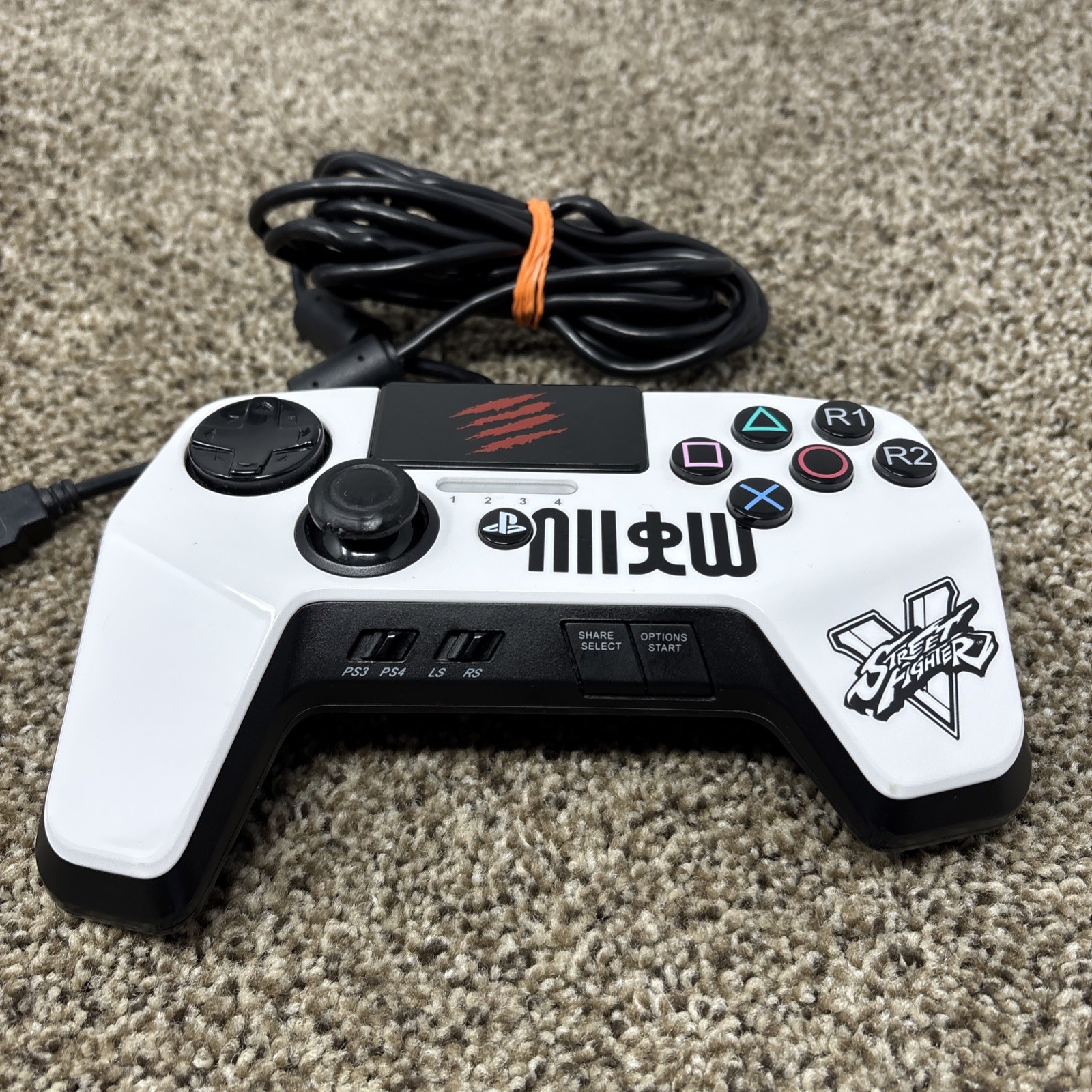 Mad Catz Street Fighter V Arcade Fight Pad PRO PS3/PS4 Controller White