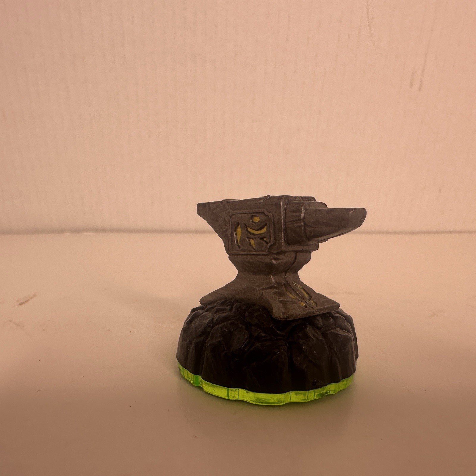 SKYLANDERS Spyro’s Adventure Power Up Item – Anvil Rain figure only