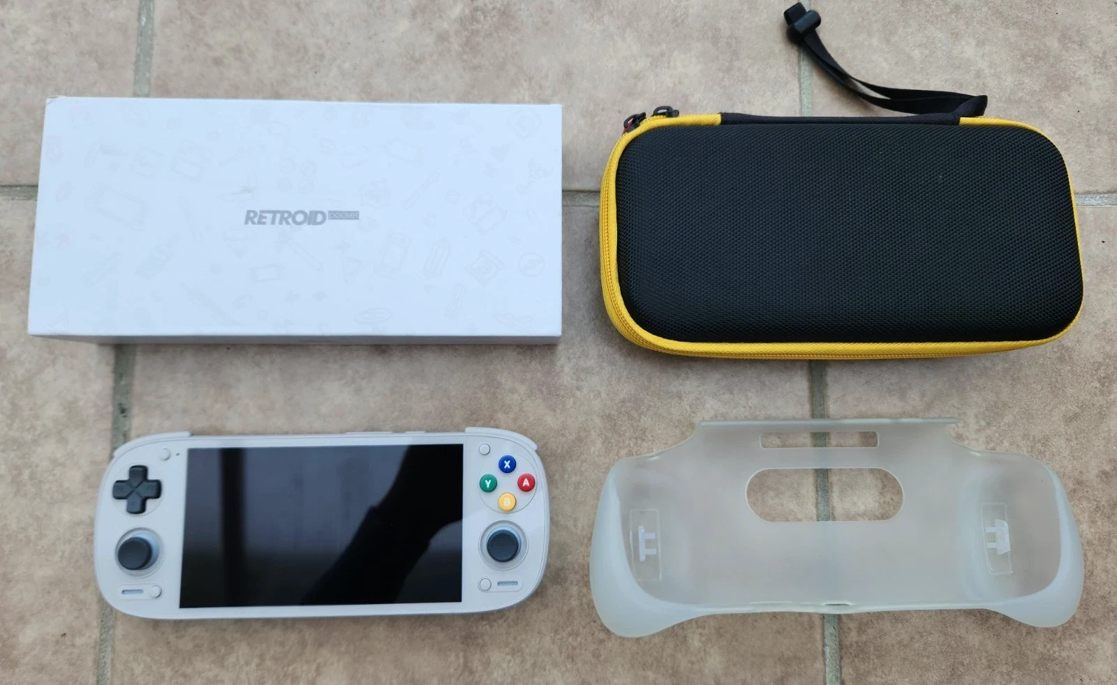 Retroid Pocket 5 with Grip & Carry Case – Complete in Box – Excellent Condition