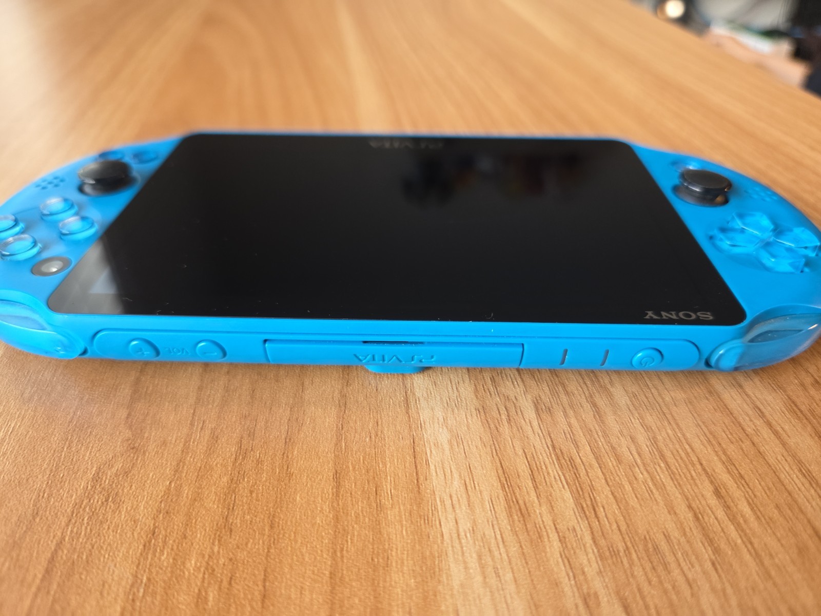 Sony PS Vita 2000 Slim PCH-2000 – Aqua Blue *GREAT* + Charger