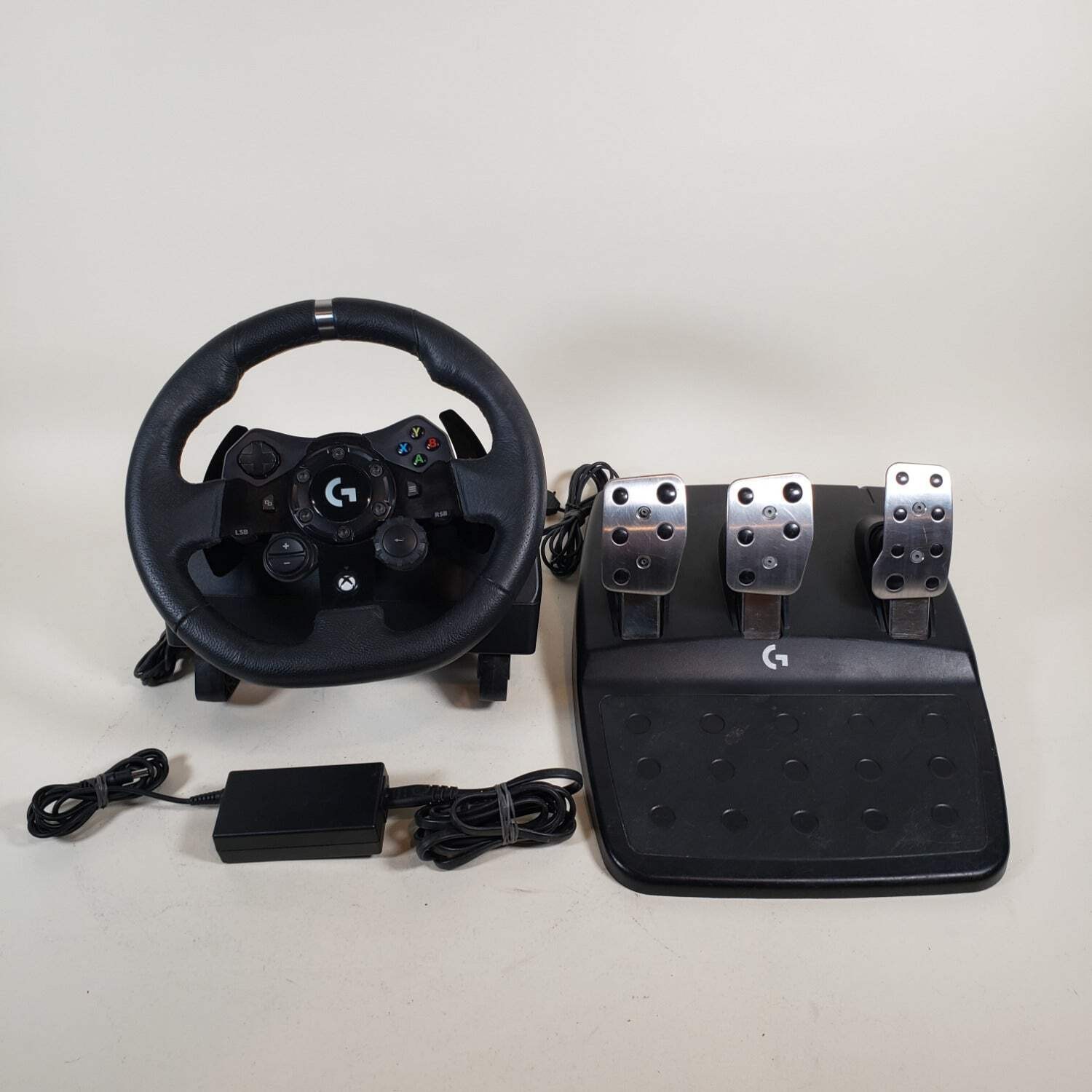 Logitech G923 Racing Wheel and Pedals for Xbox One G923
