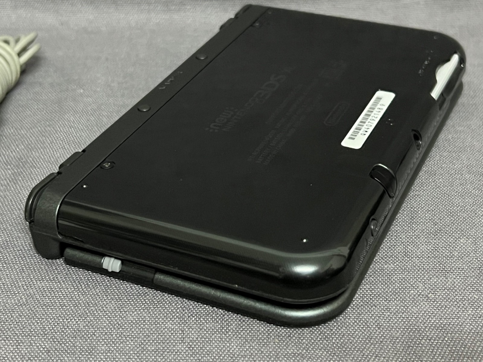New Nintendo 3DS XL Gray Black Console With Charger and cartridge US Version