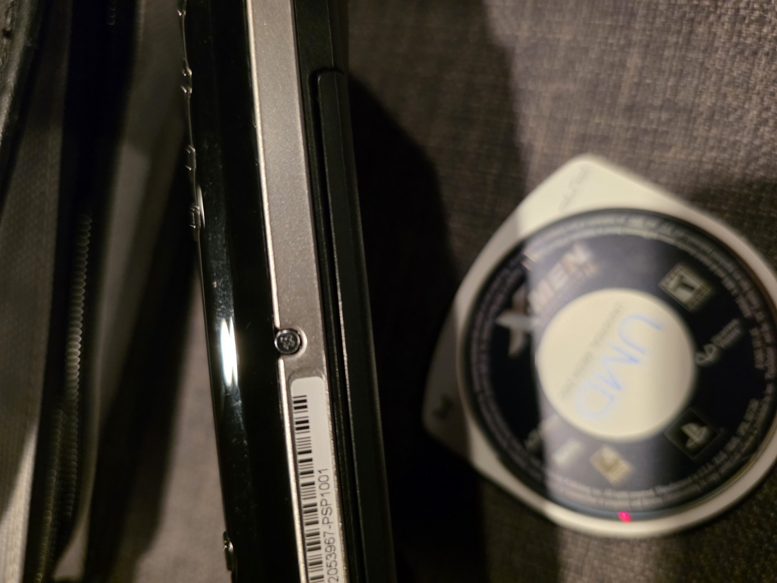 Sony PSP-1001 Black, Oem Charger, 5 Games – Darkstalkers, Xmen, Twisted Metal