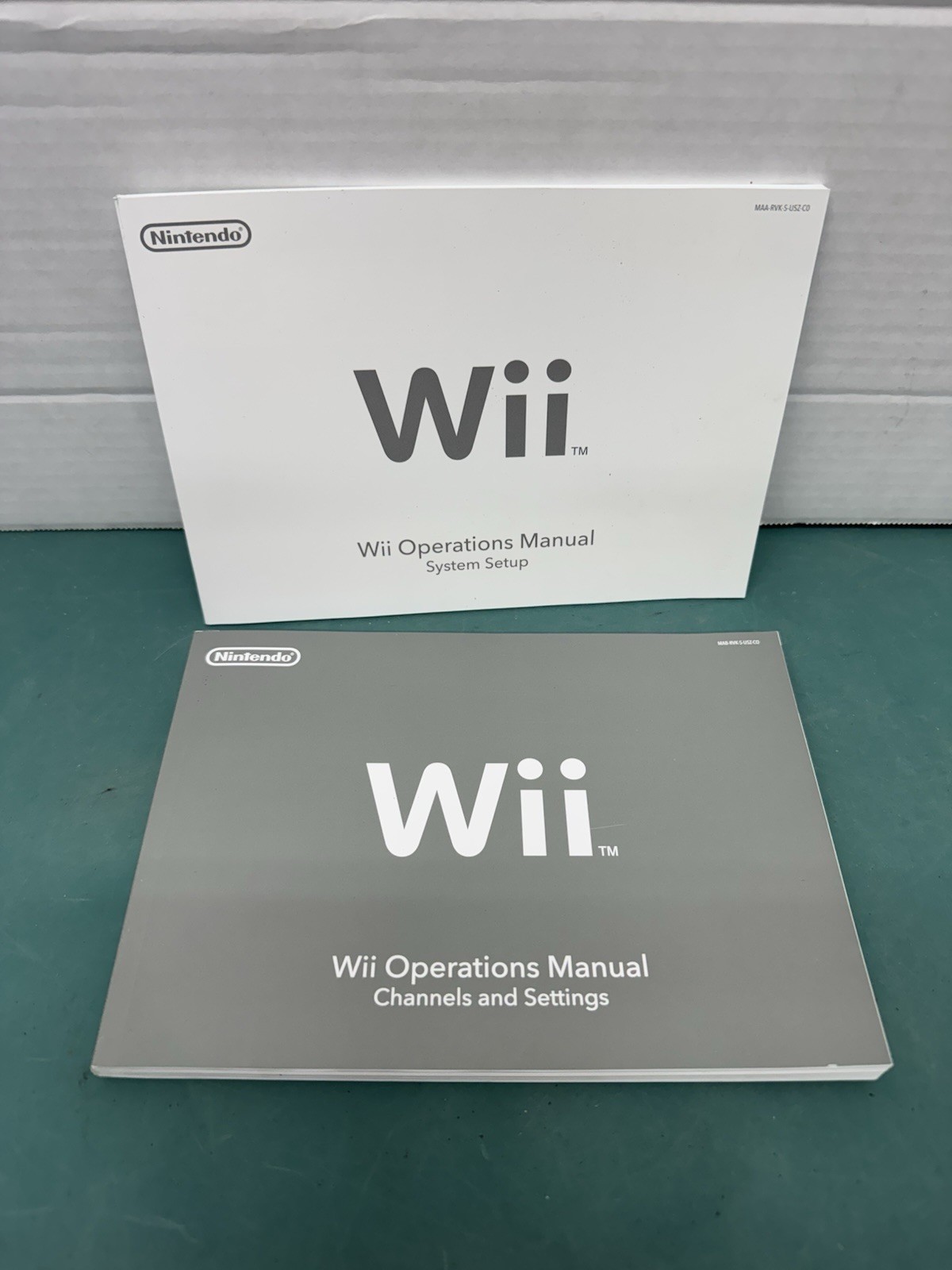 Nintendo Wii Operations Manual Set – Silver and White